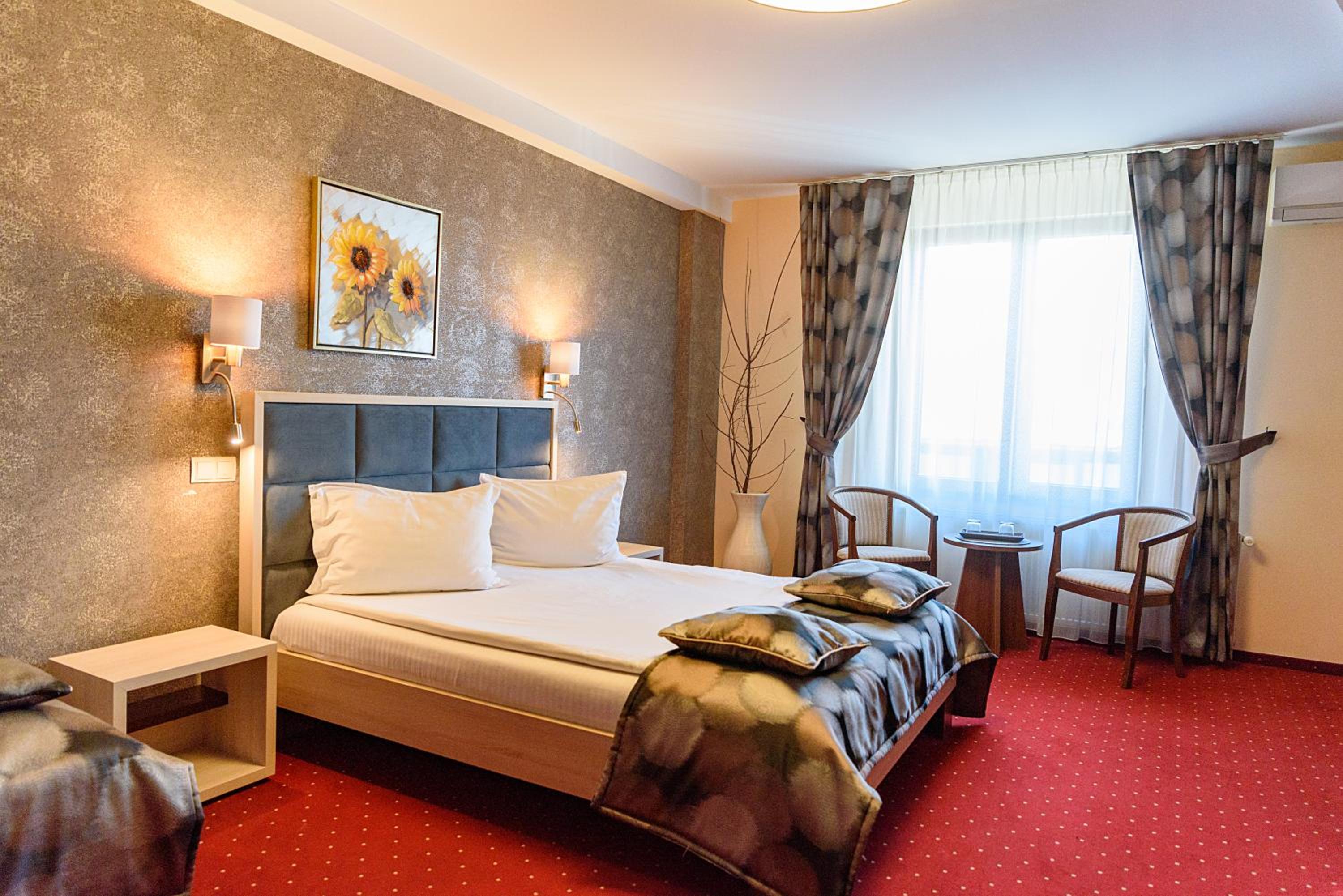 Double Room - Photo 6