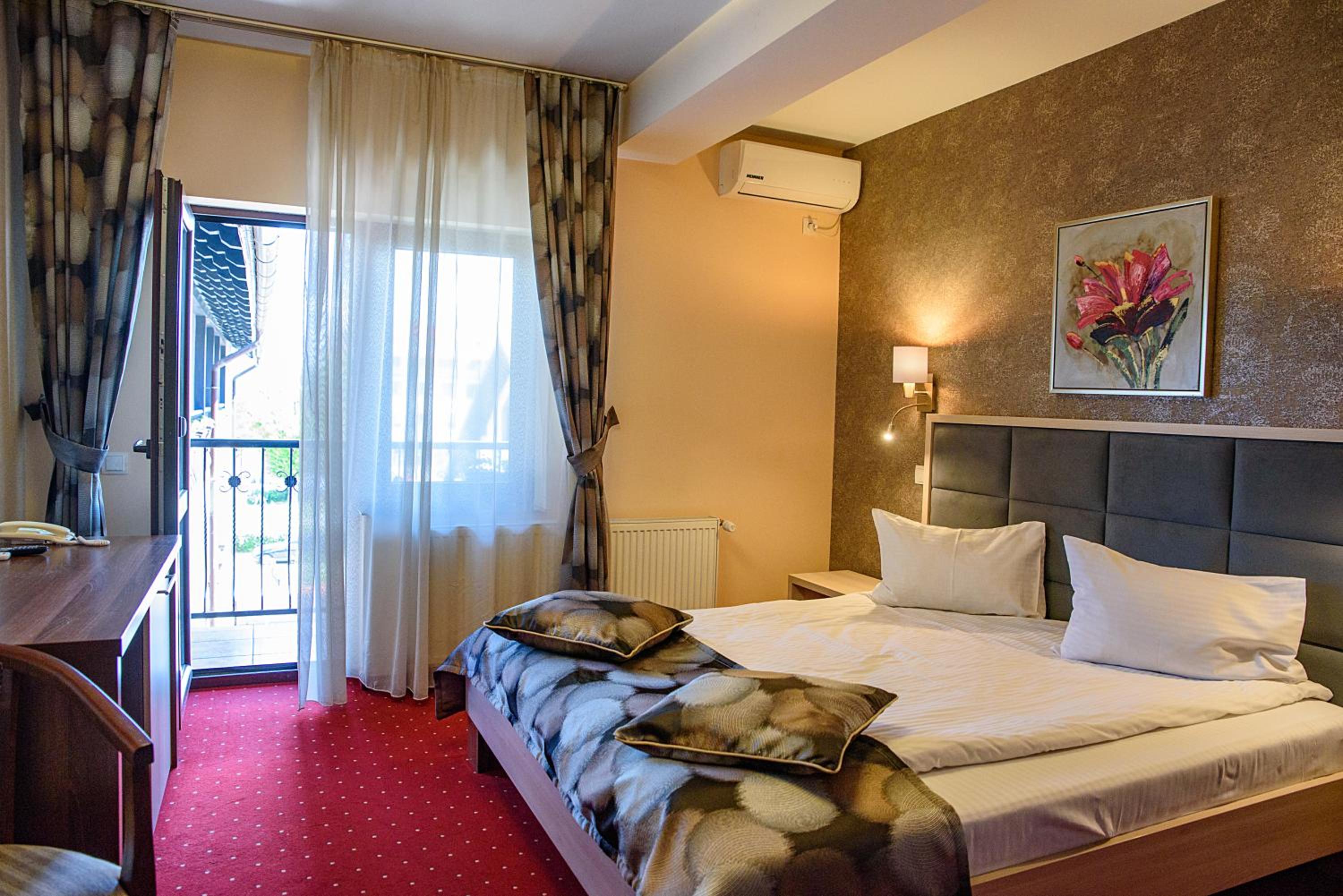 Double Room with Balcony - Photo 5