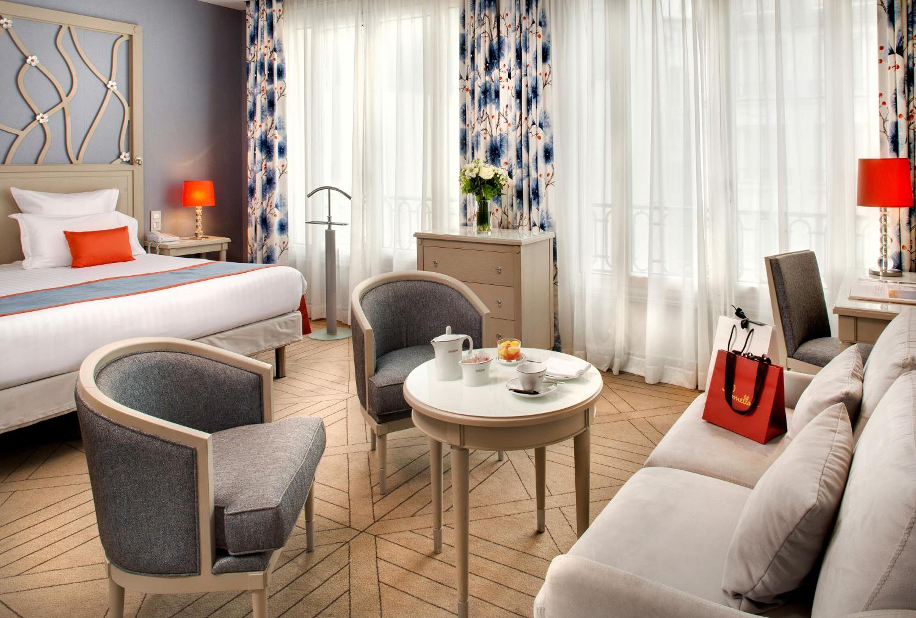 Deluxe Double or Twin Room thumbnail 6