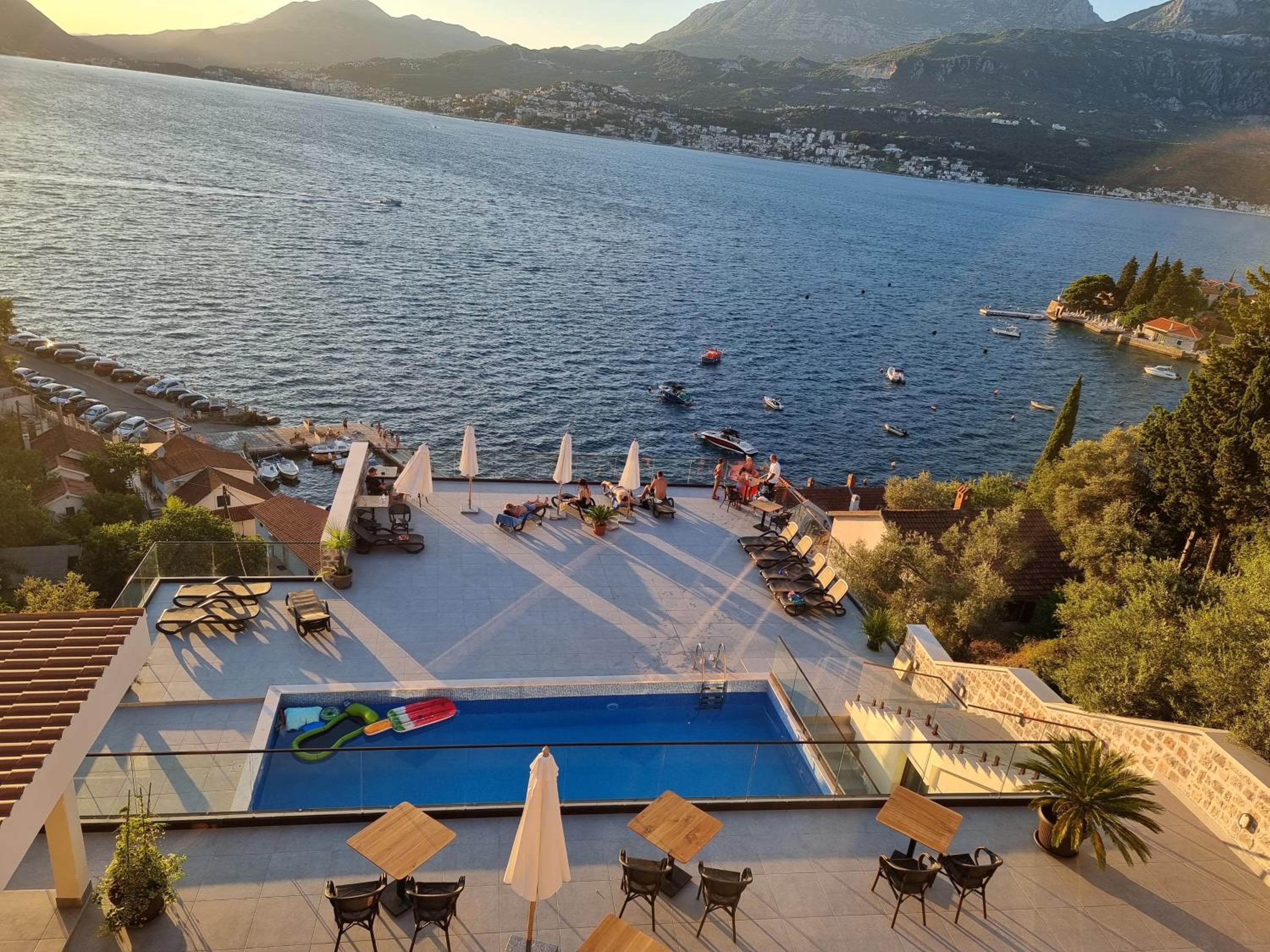 Special Offer - Deluxe Double Room with Sea View and Round Airport Transfer photo 1