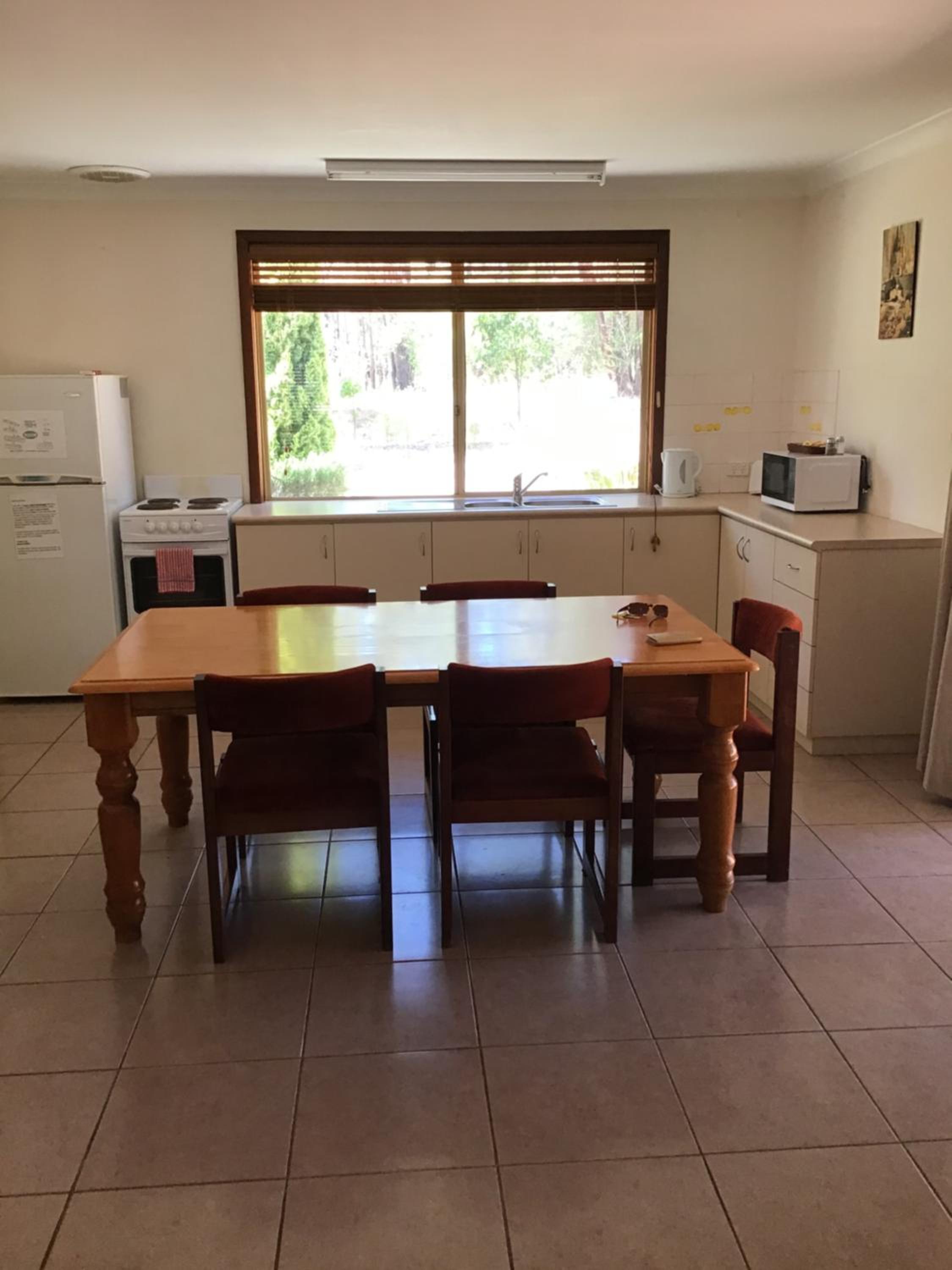 Premiers Suite 2 Bedroom  1 Unit - Pet Friendly  - Photo 8