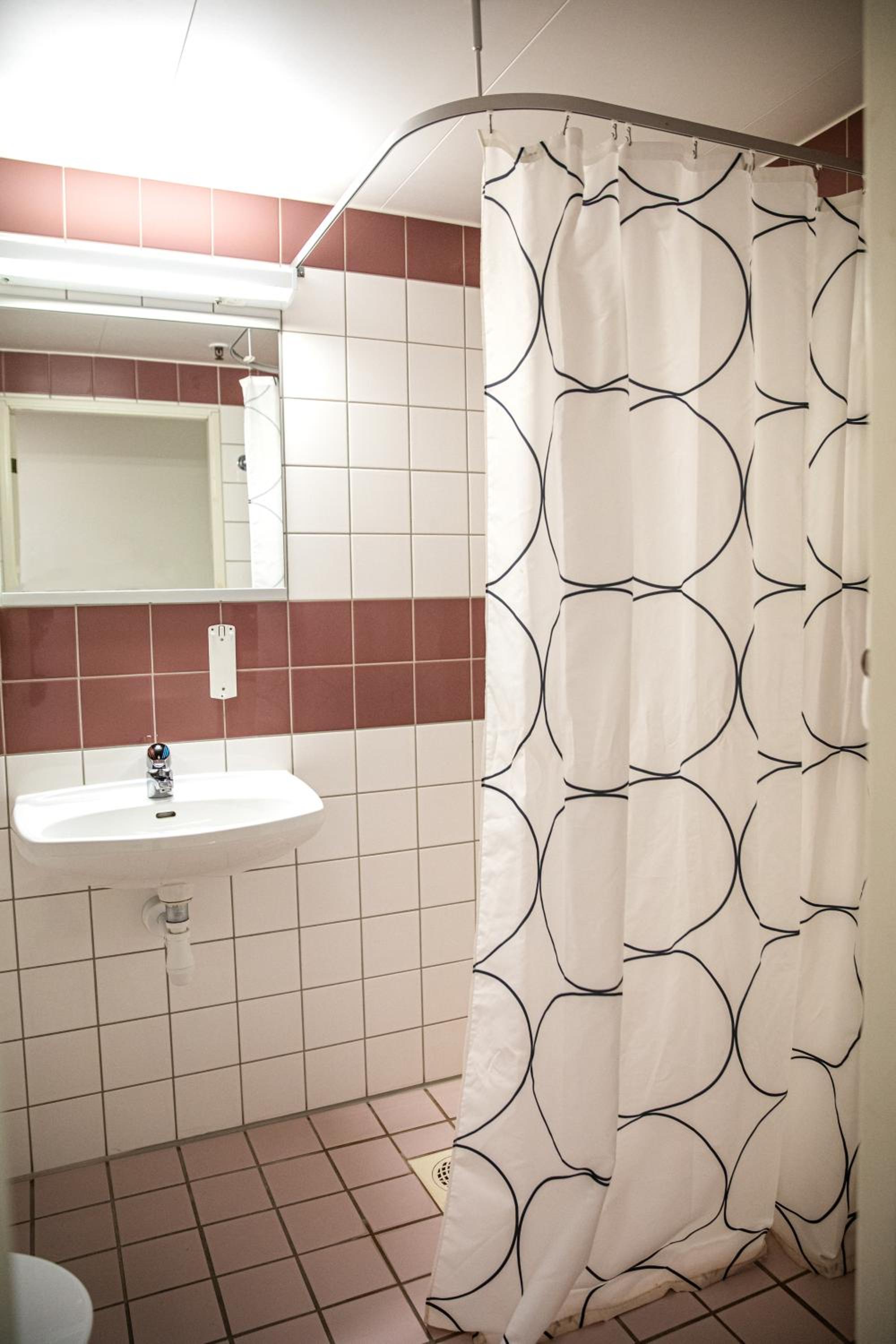 Single Room - Photo 2