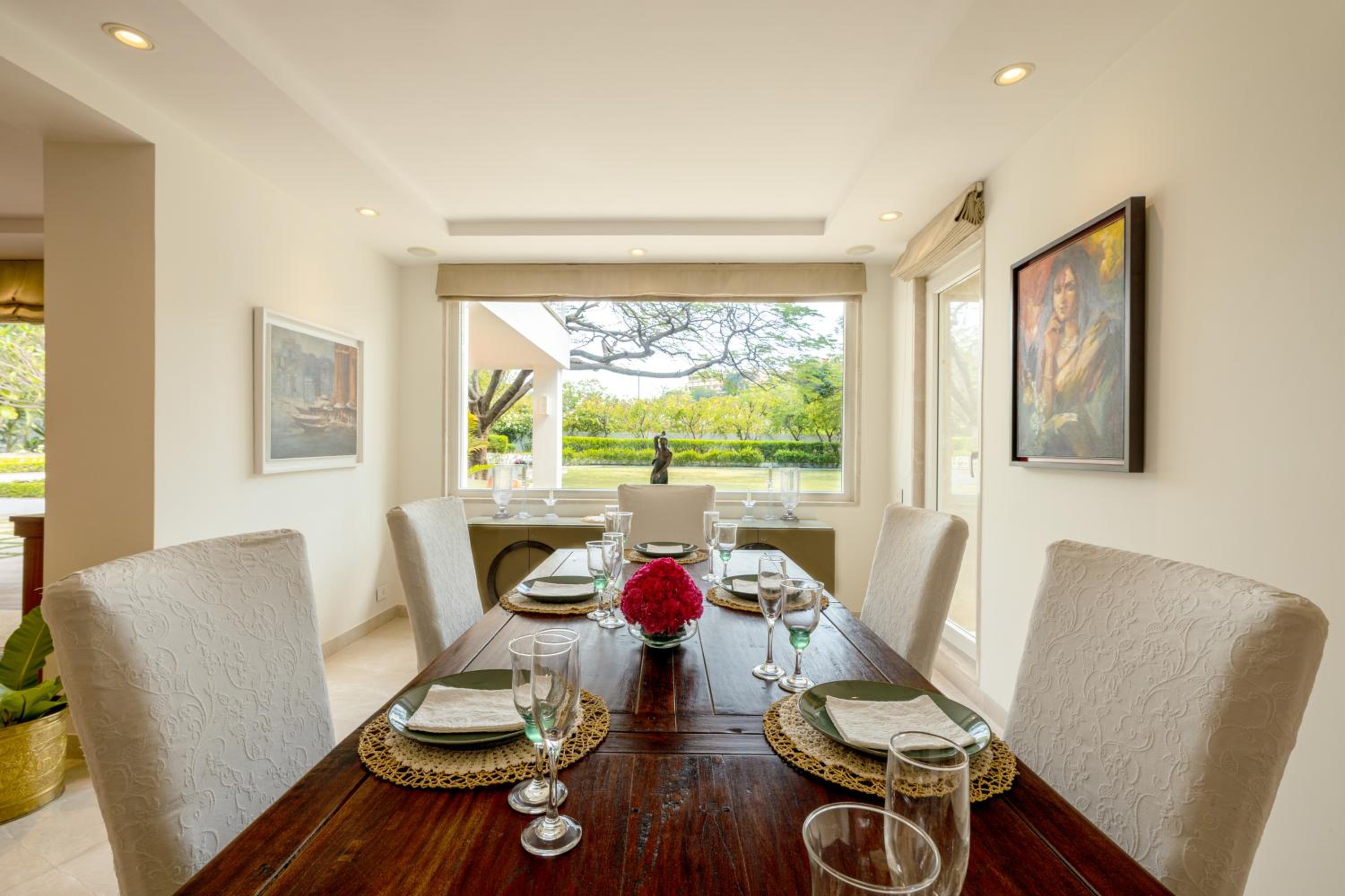 Five-Bedroom House photo 3