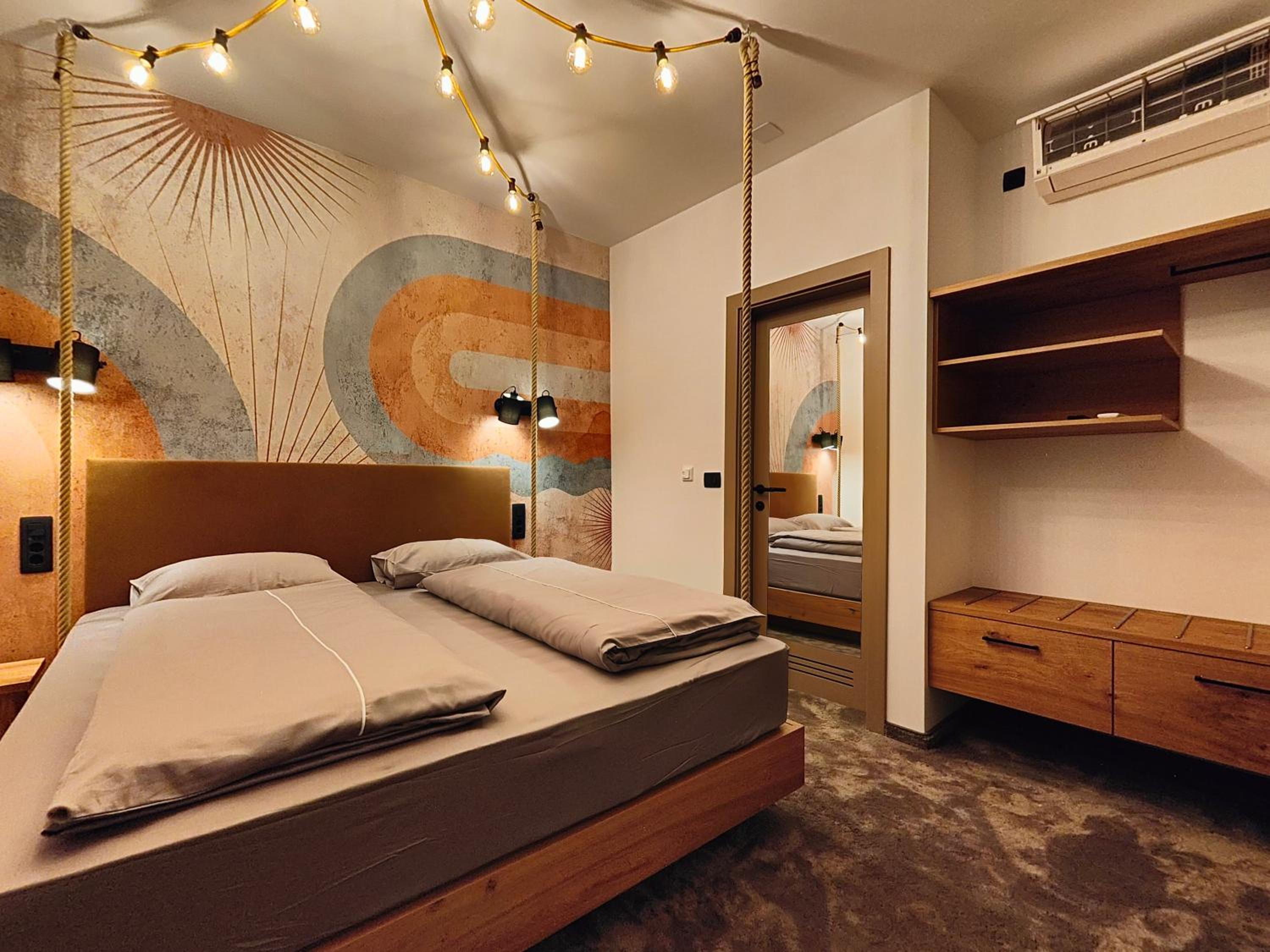 Deluxe Double Room (2 Adults + 1 Child) photo 2