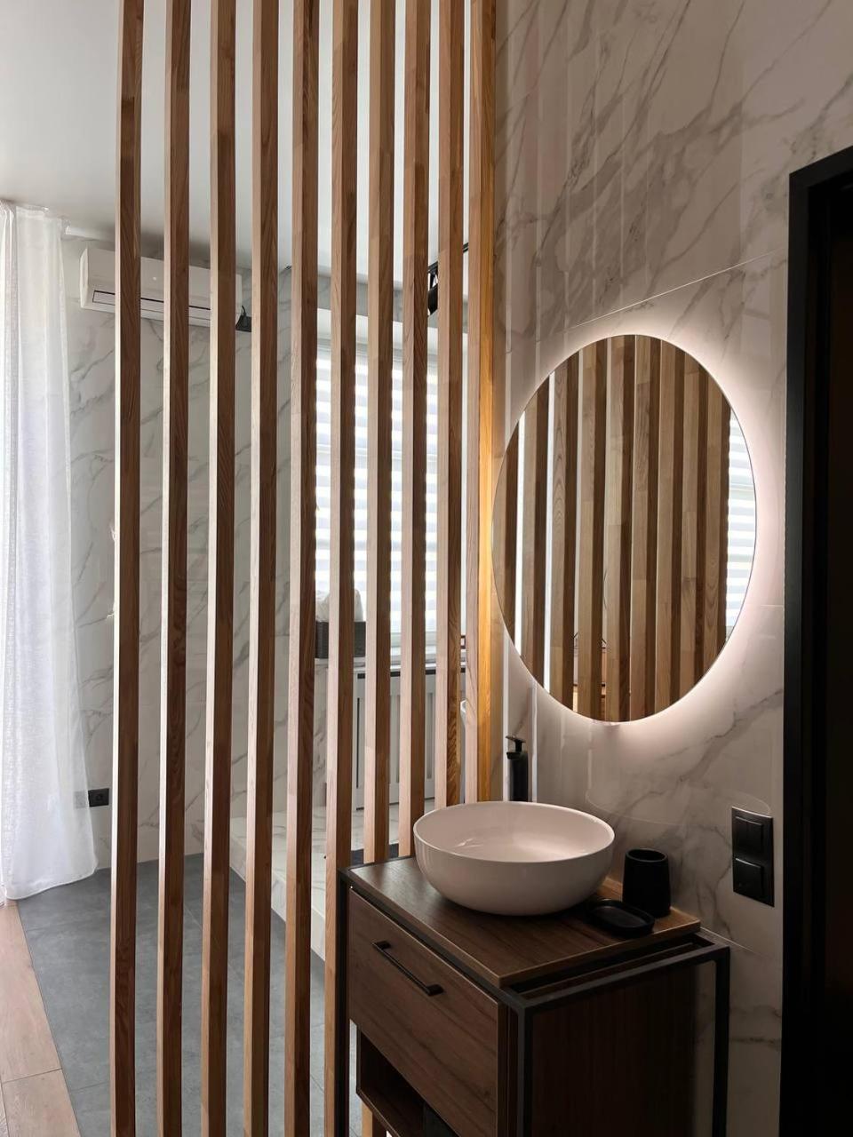 King Suite with Balcony photo 2