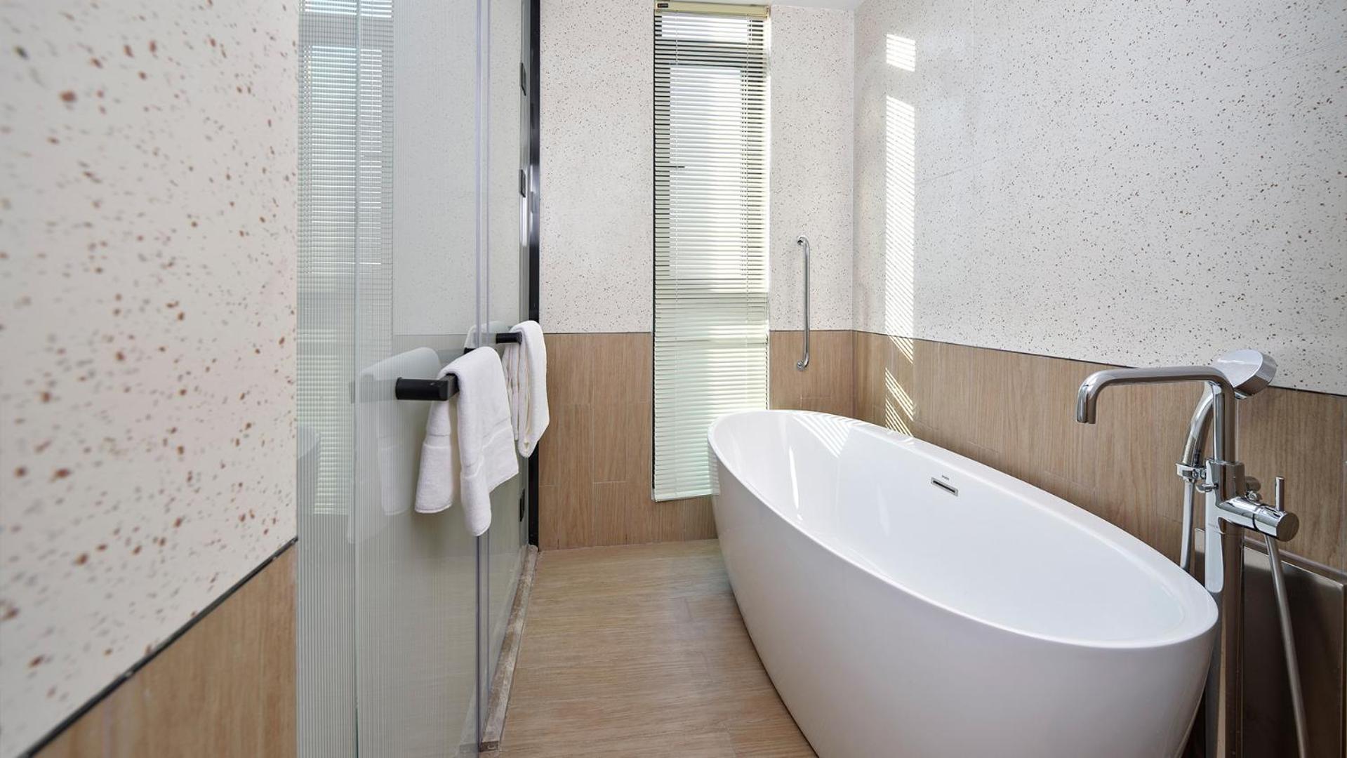Deluxe King Suite