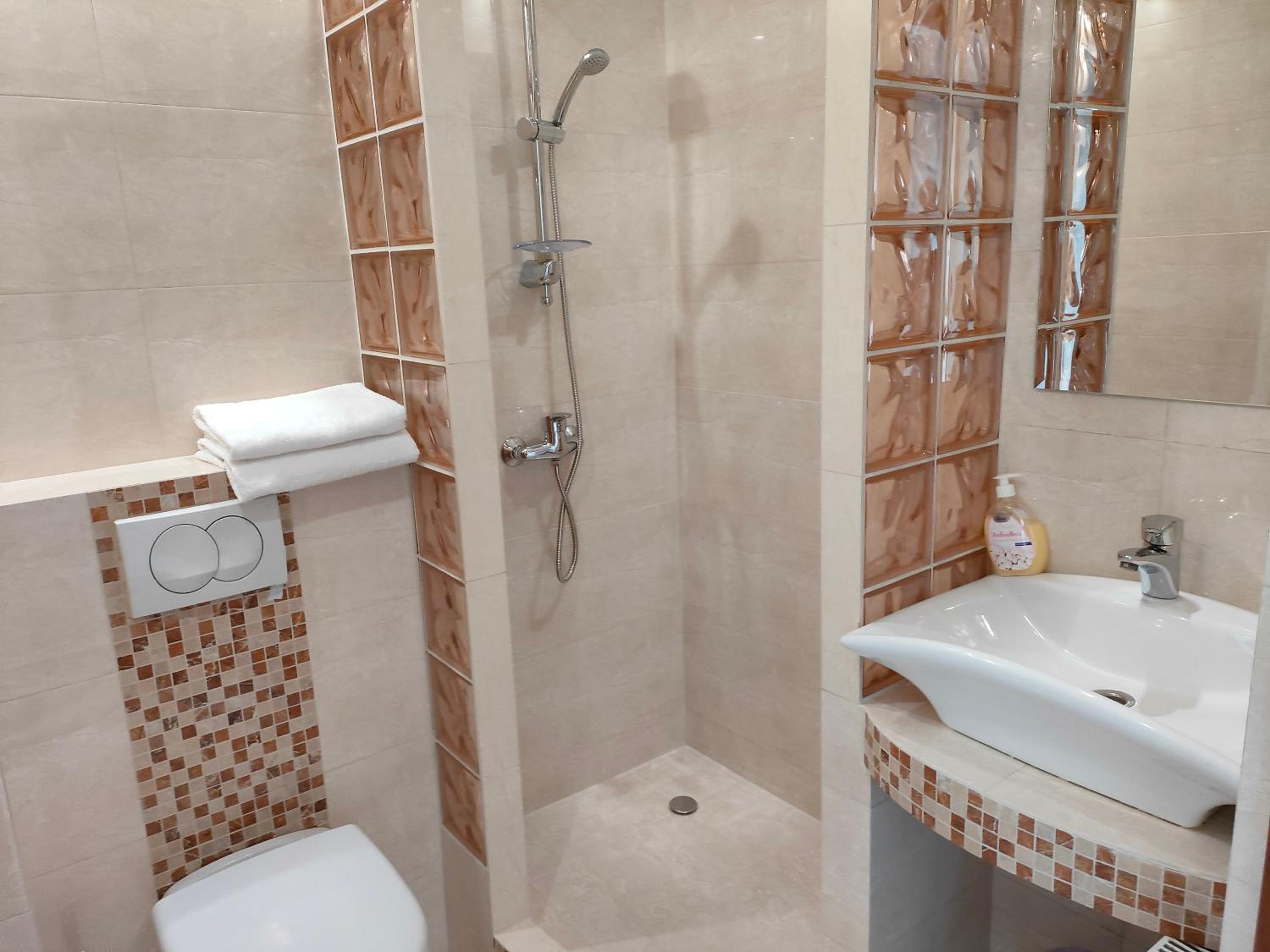 Single Room with Private Bathroom photo 3