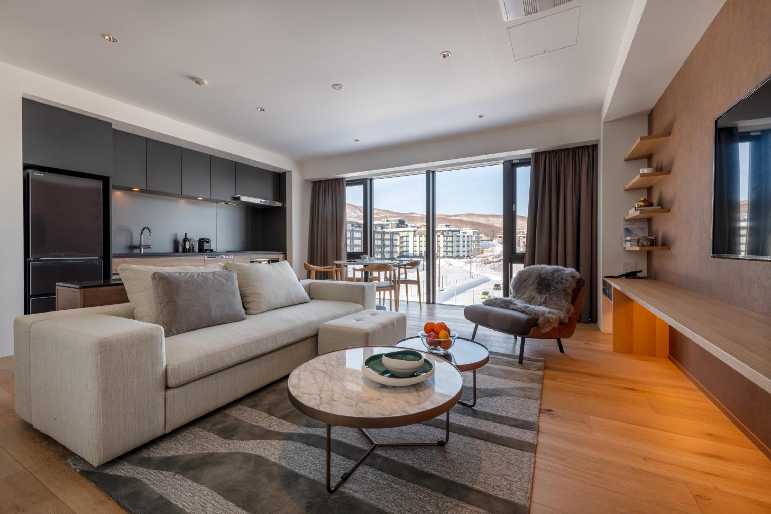 1 Bedroom Premier Suite photo 2