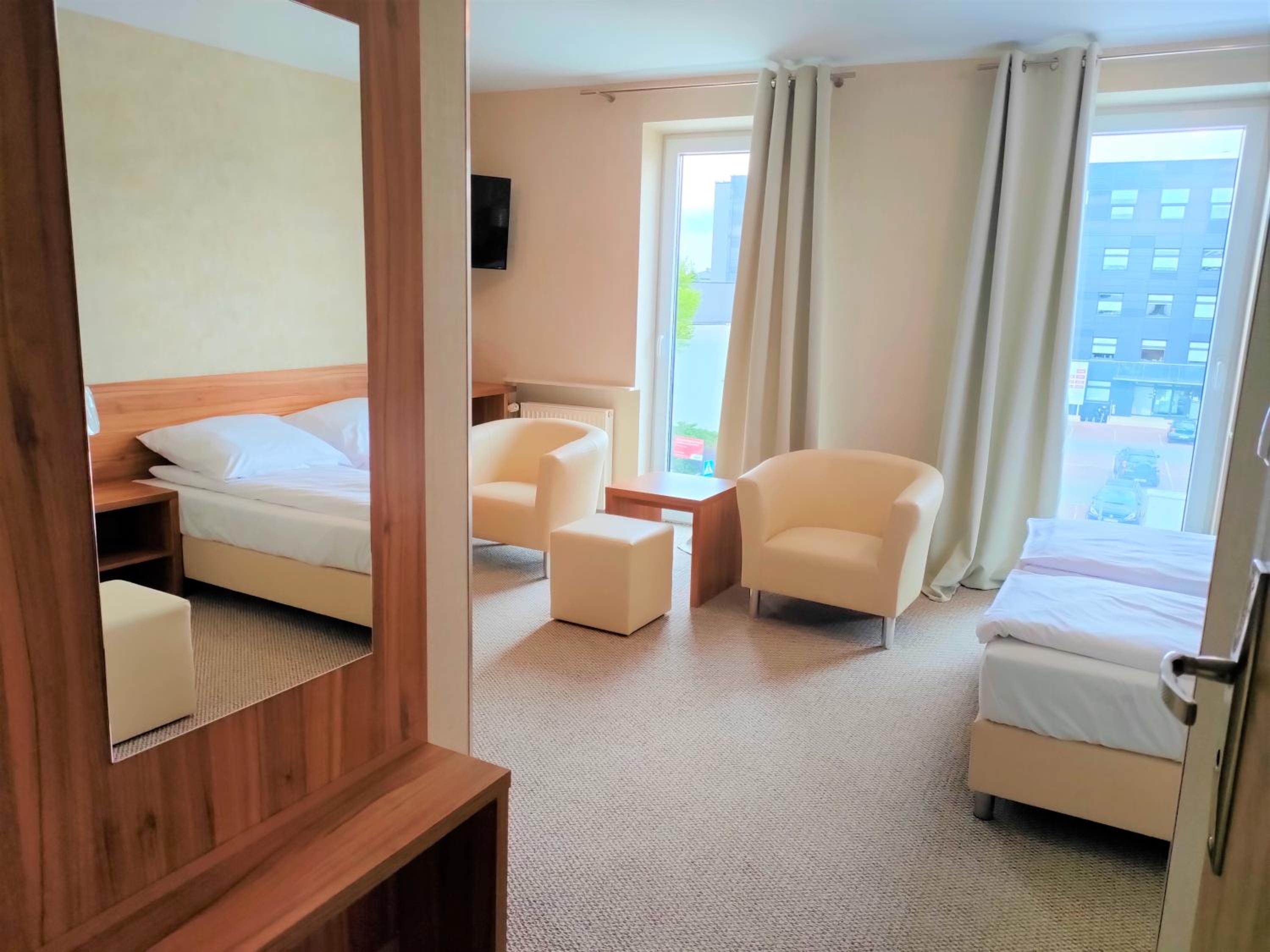 Quadruple Room with Private Bathroom photo 2