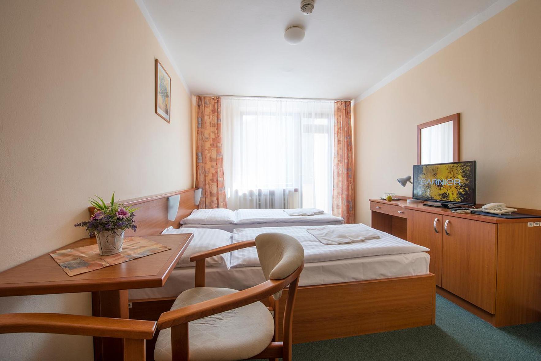 Standard Twin Room - Photo 1