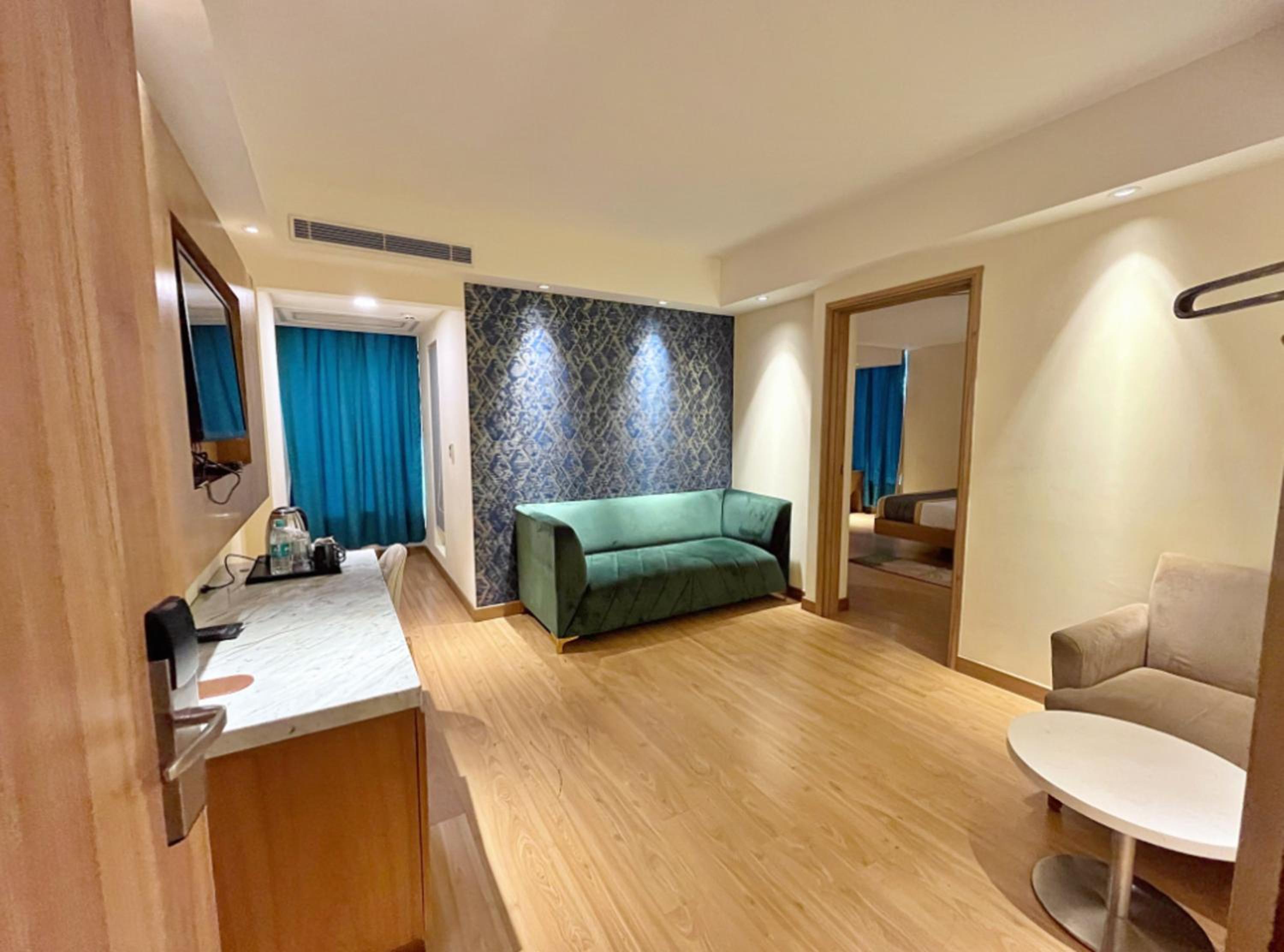 Suite - Photo 2