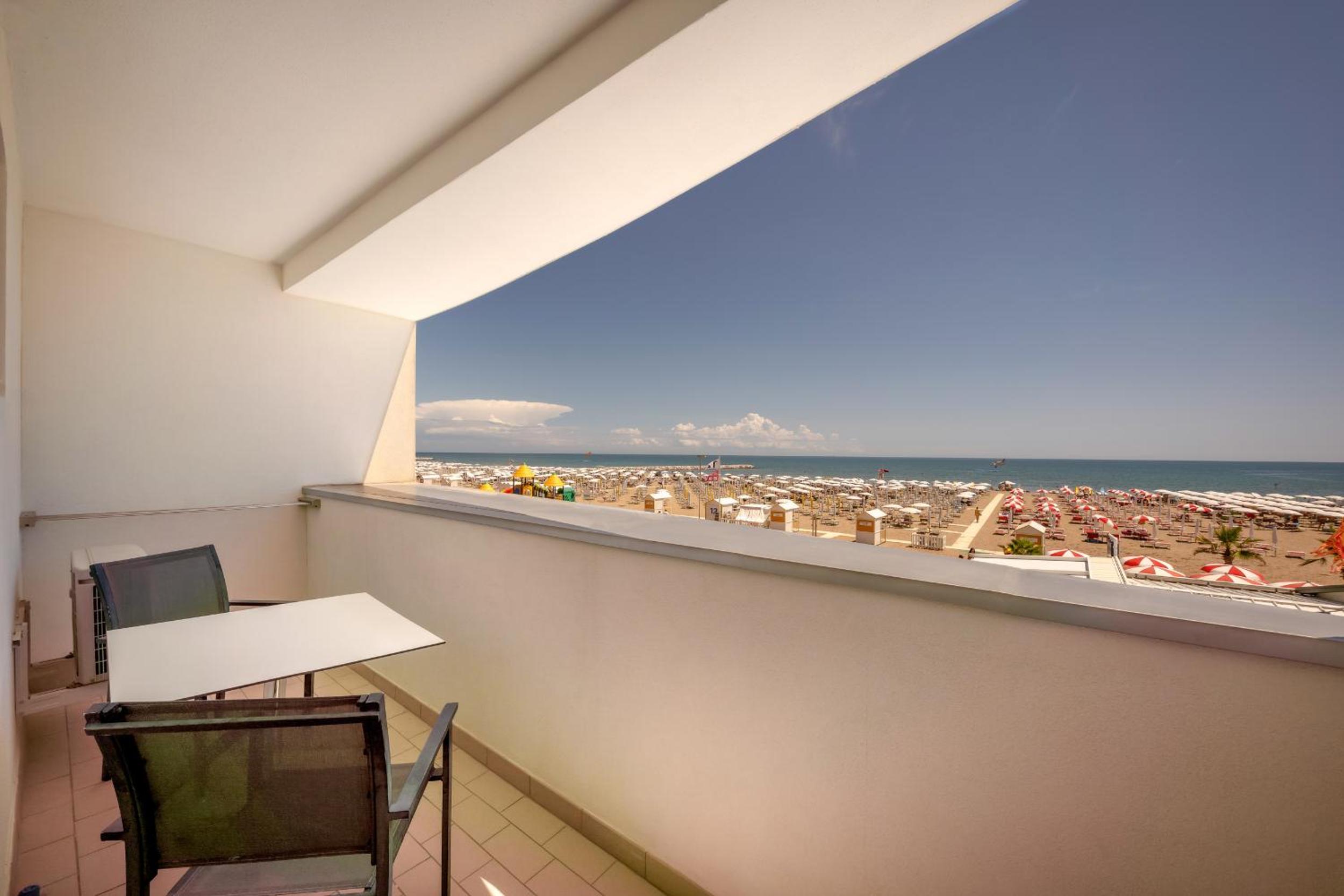 Family Room with Sea View - Photo 5