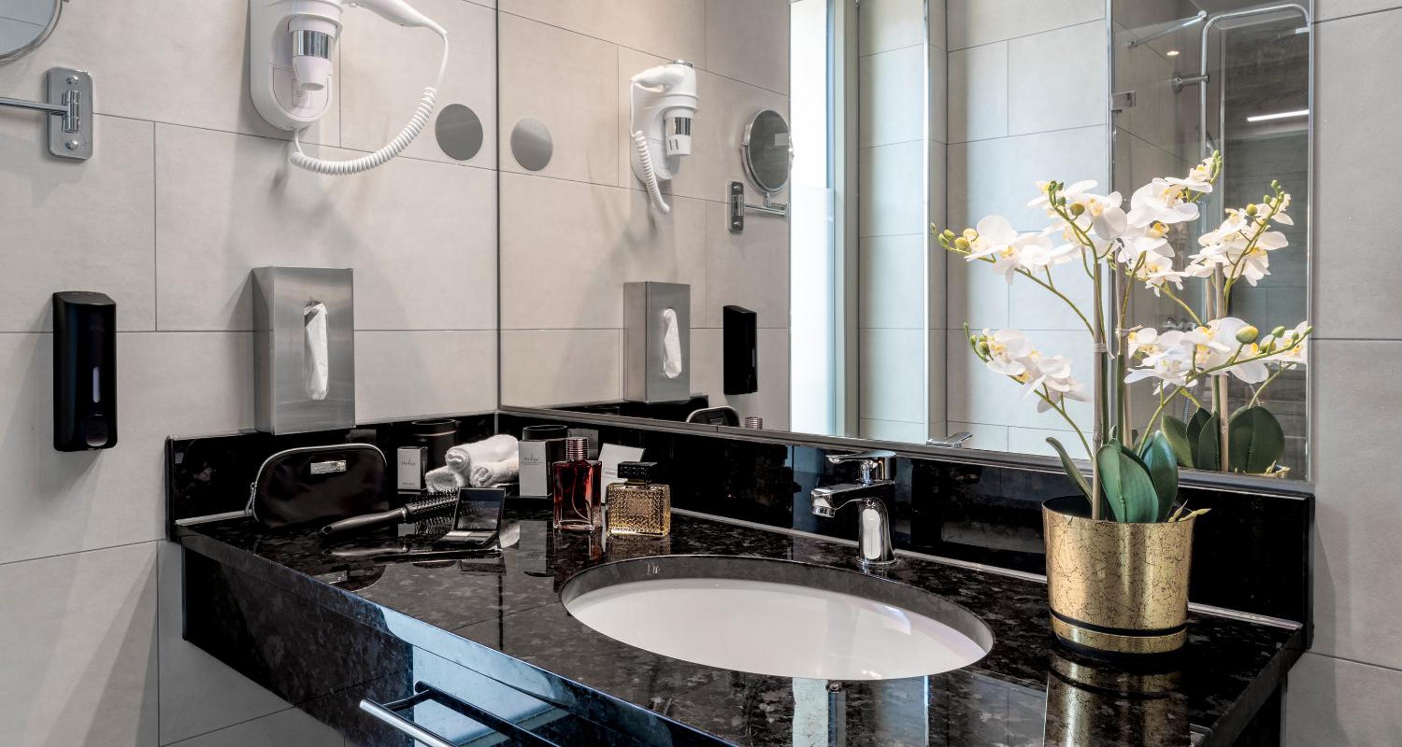Premium Triple Room - Photo 7
