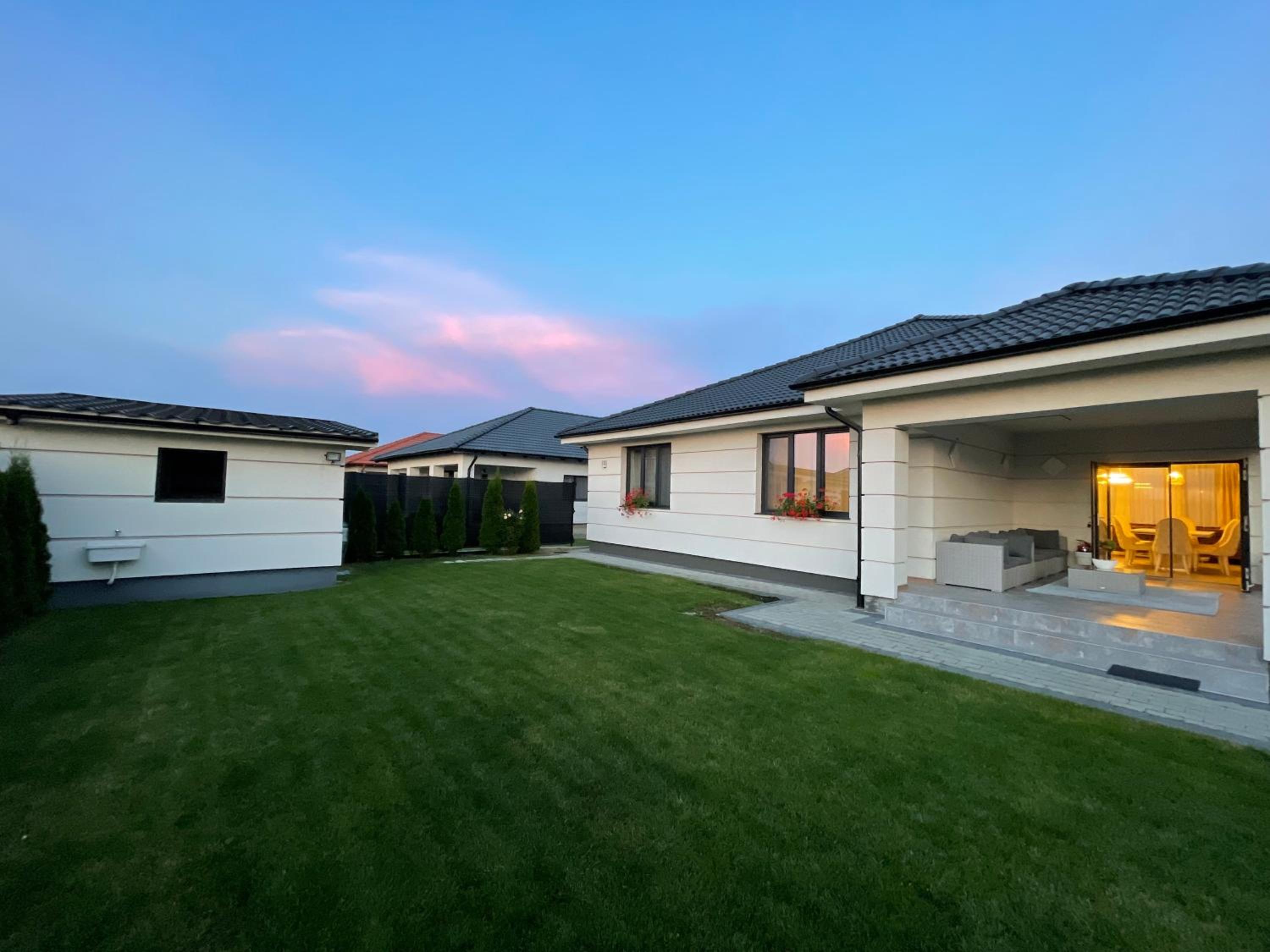 Three-Bedroom Villa photo 2