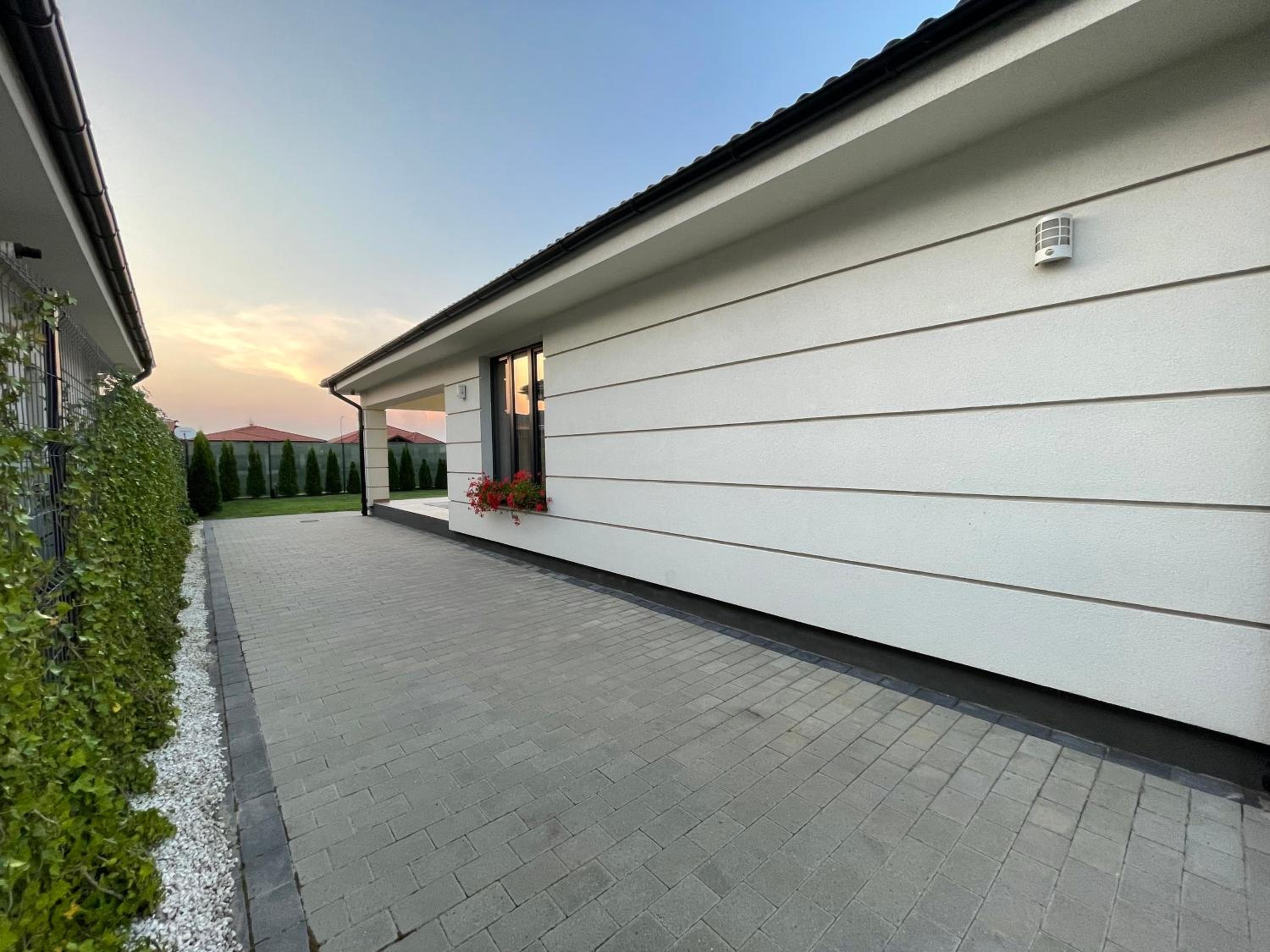 Three-Bedroom Villa photo 3