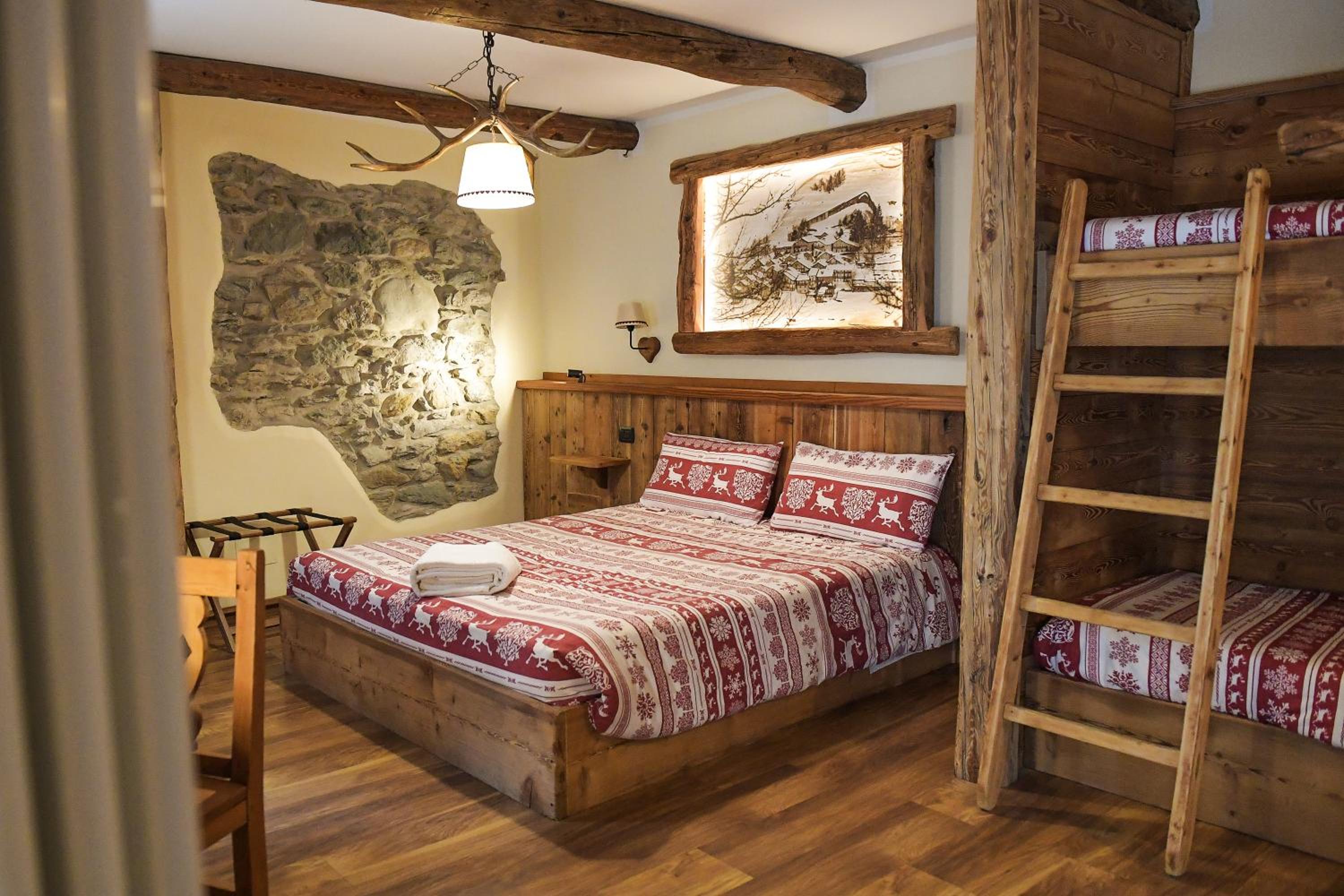 Quadruple Room with Private Bathroom