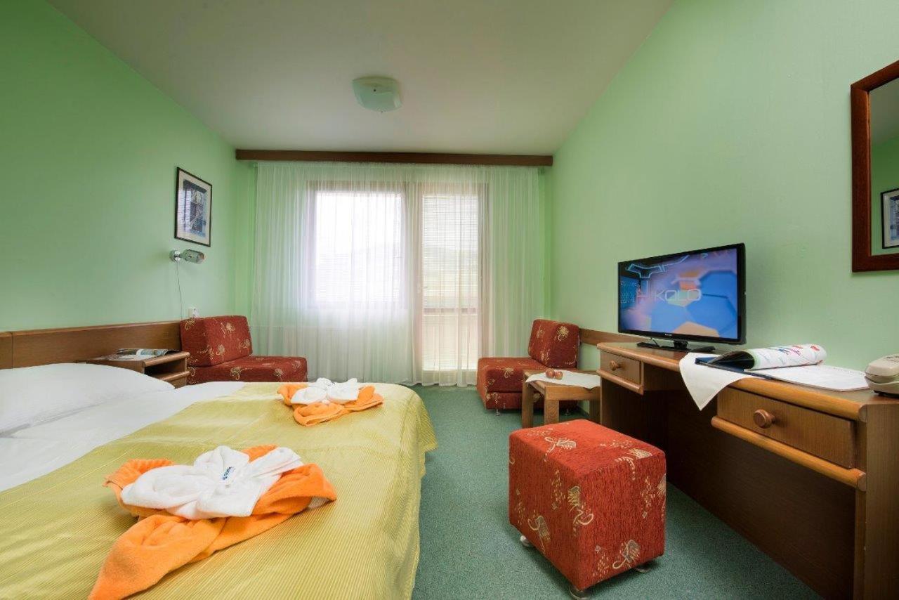 Double or Twin Room with Extra Bed photo 3