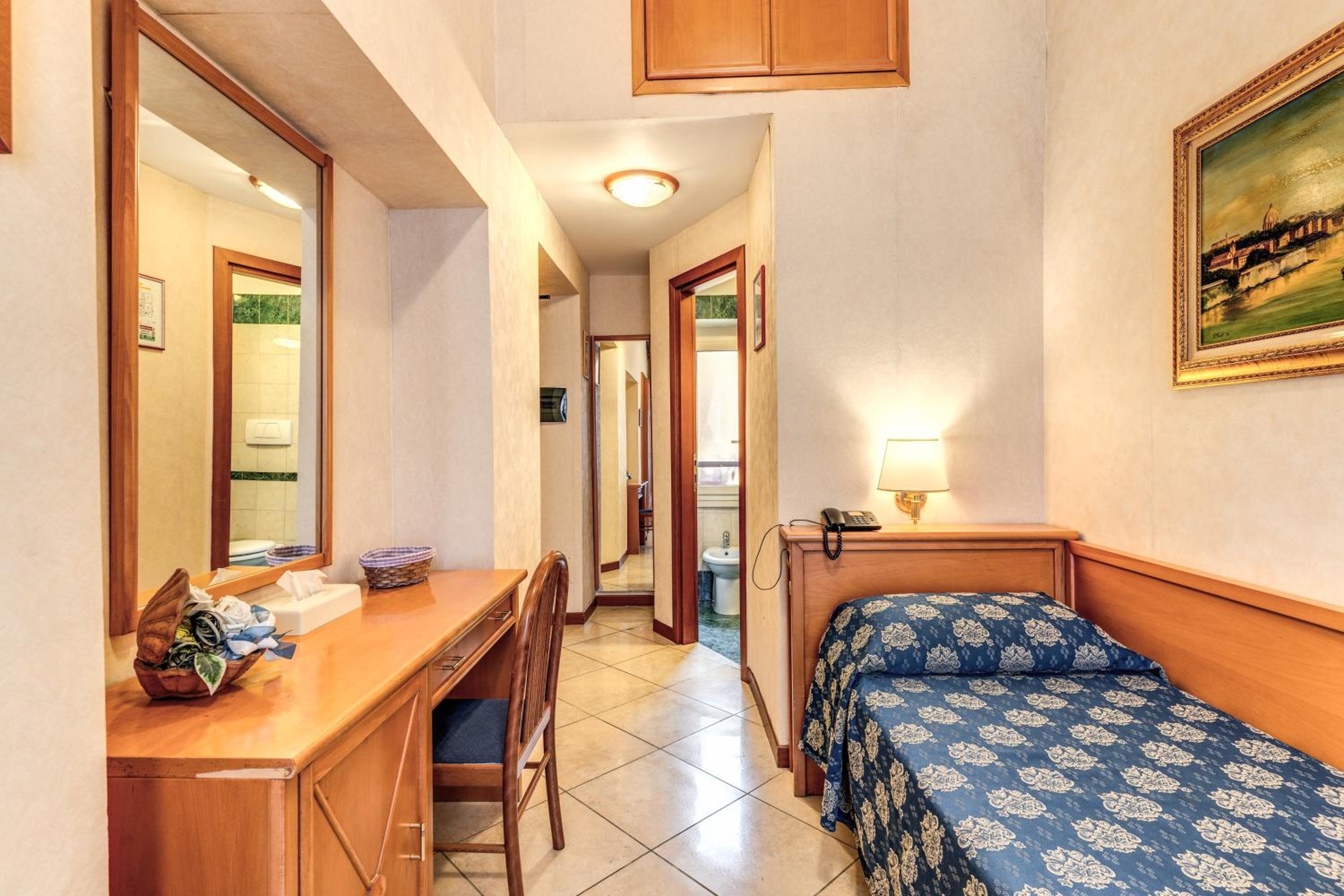 Single Room photo 3