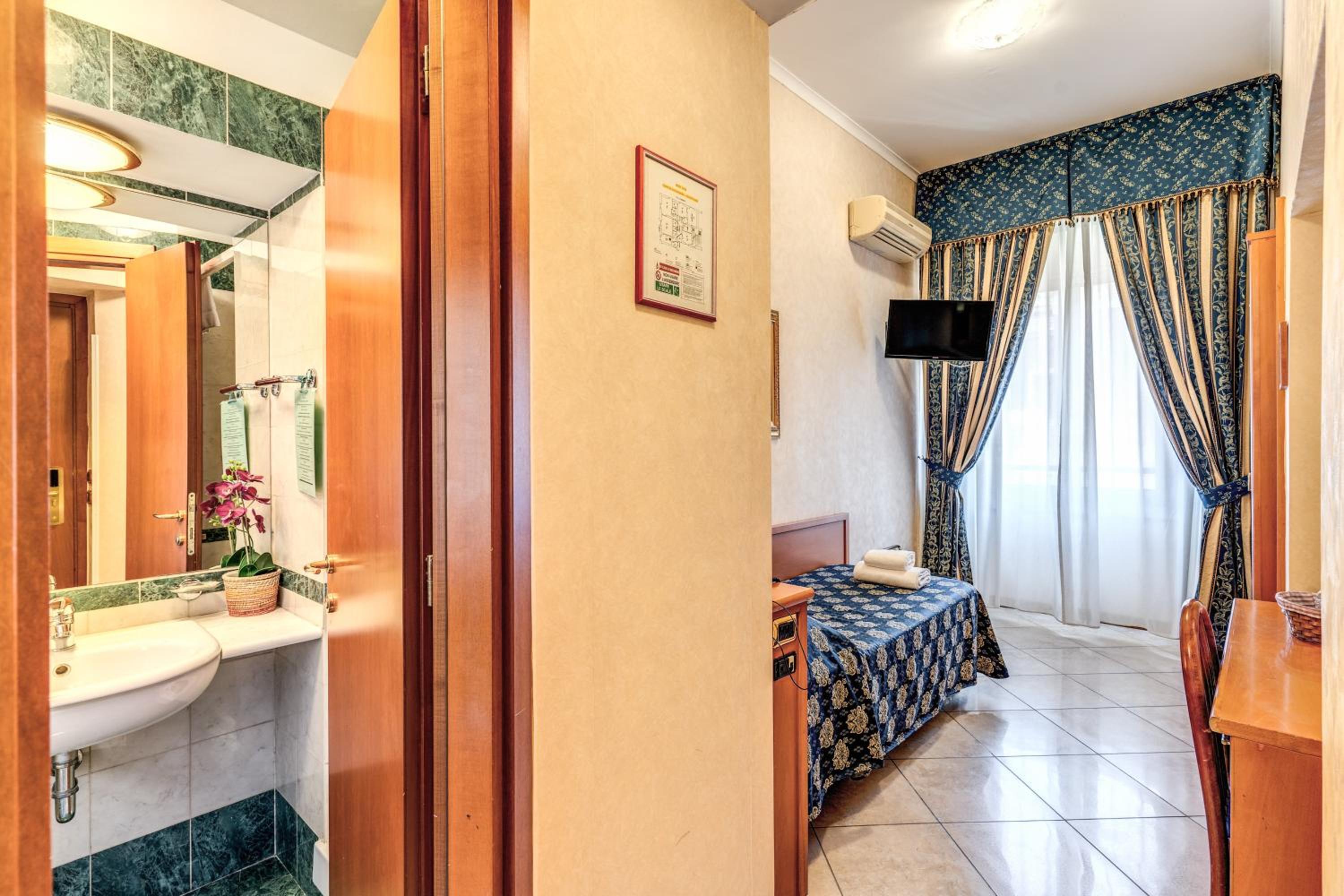 Single Room photo 1