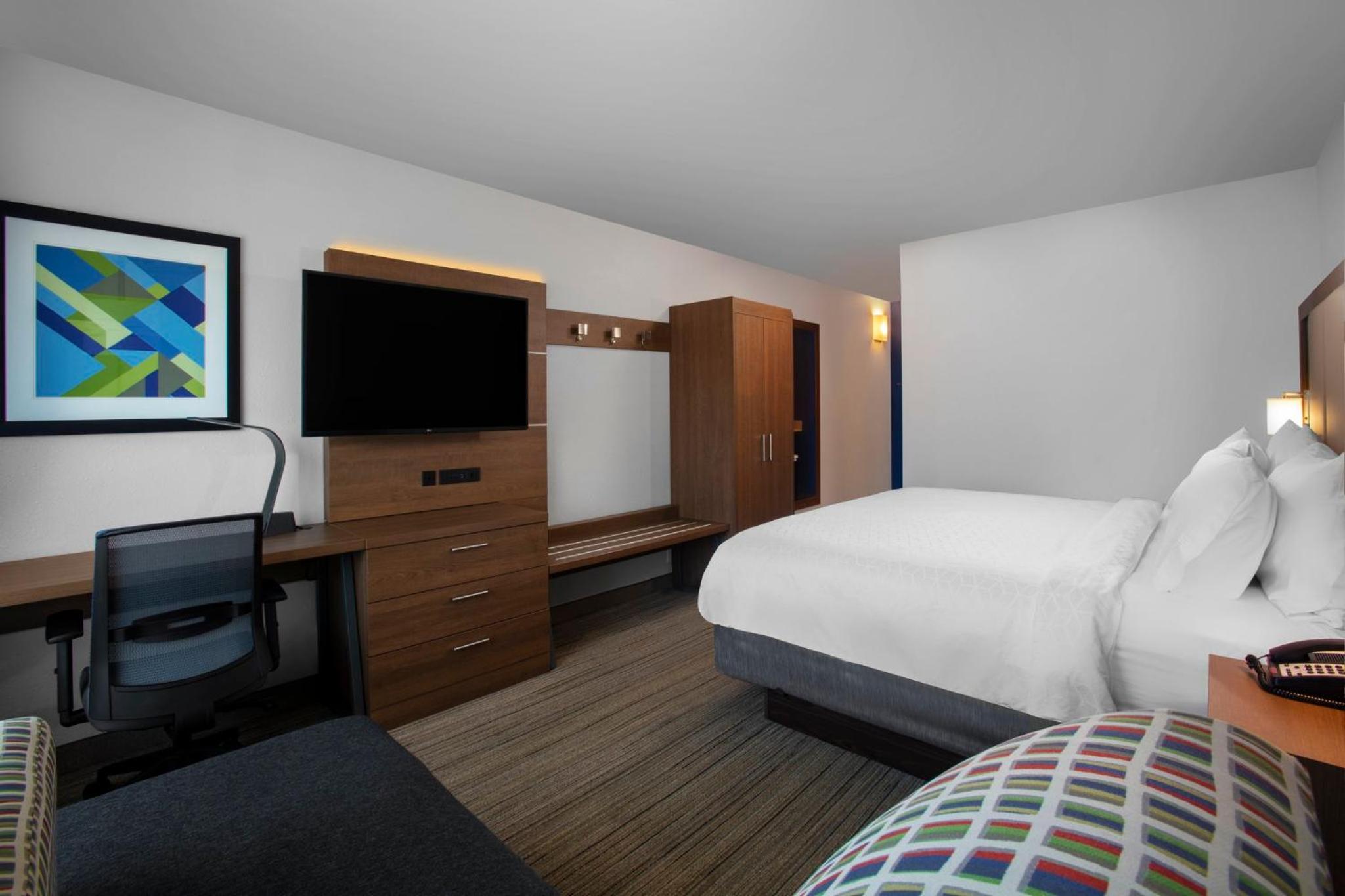 Standard King Room - Photo 6