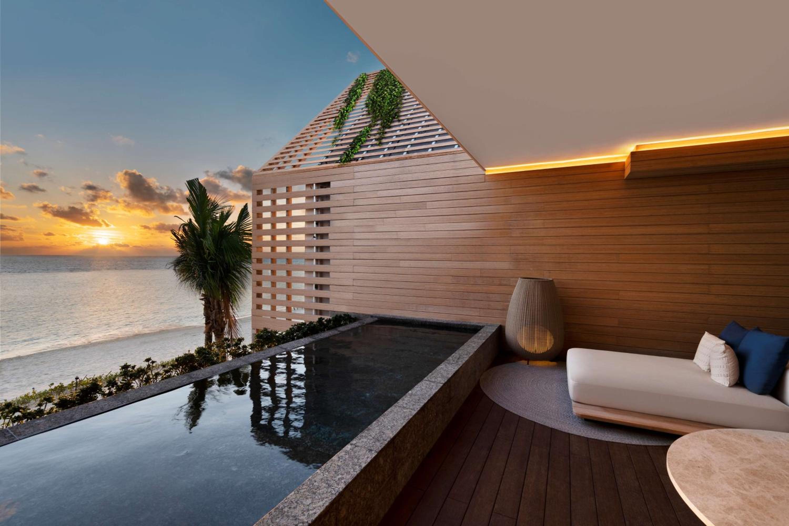 Oceanfront Balcony Pool Suite - Photo 4
