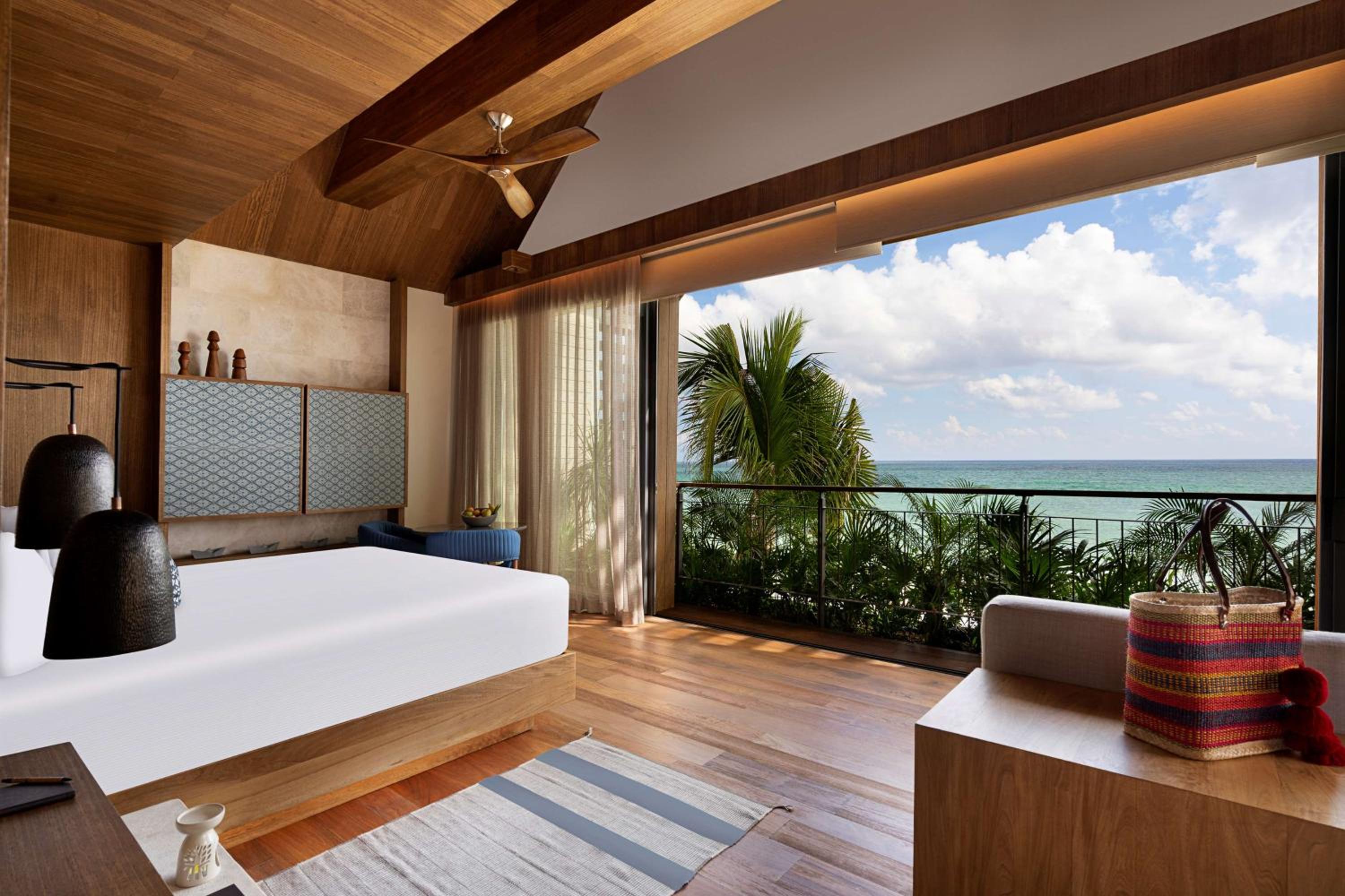 Oceanfront Balcony Pool Suite - Photo 5