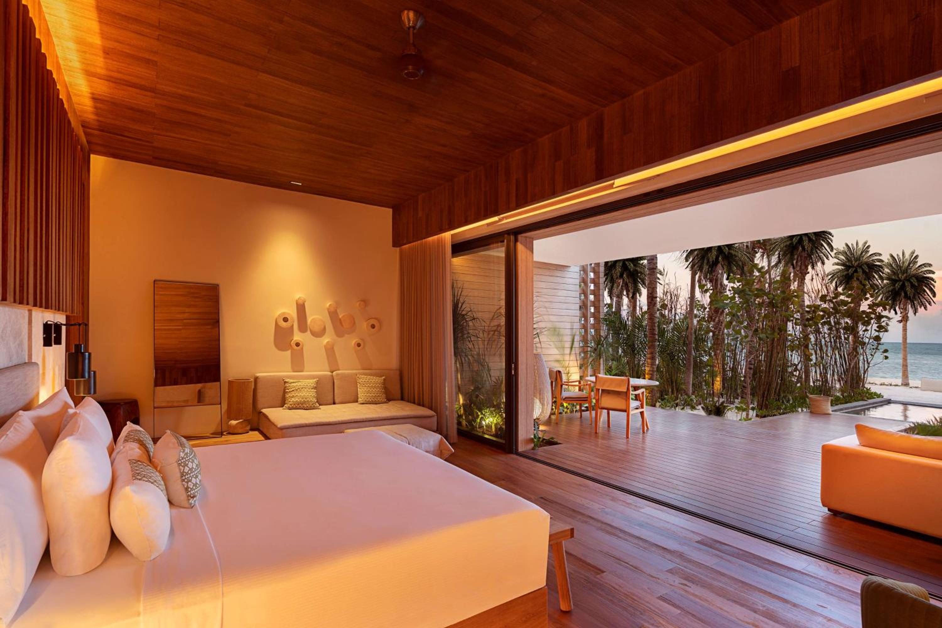 Beachfront Lanai Pool Suite -King - Photo 1