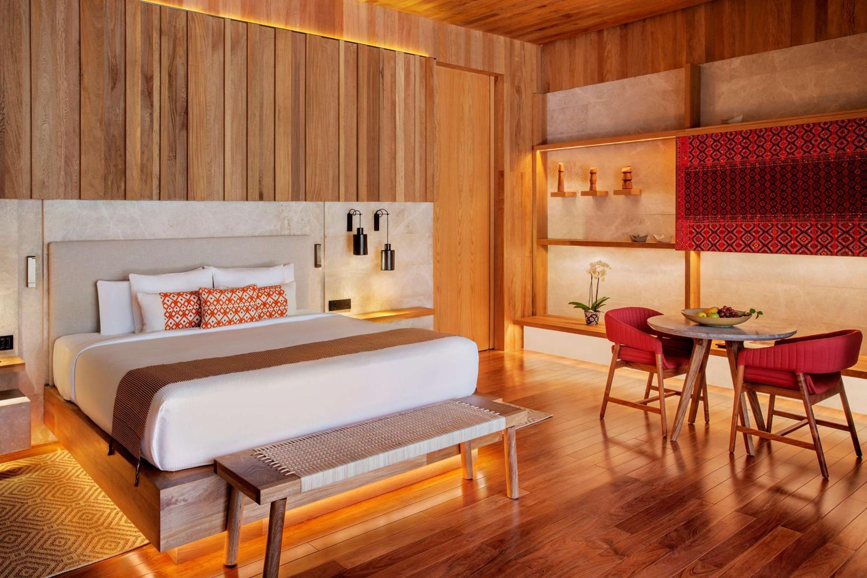 Beachfront Lanai Pool Suite -King - Photo 6