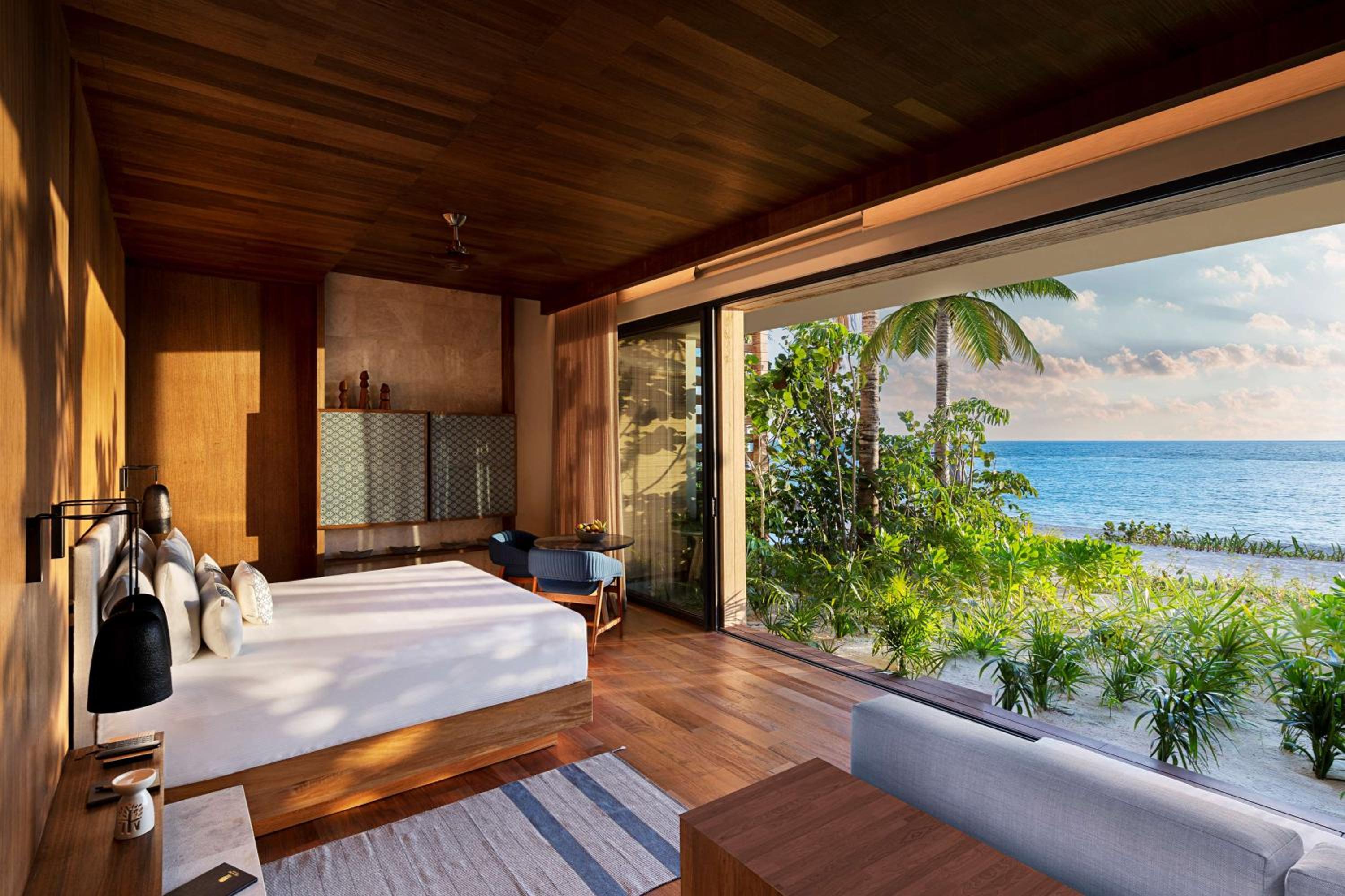 Beachfront Terrace Pool Suite - Photo 7