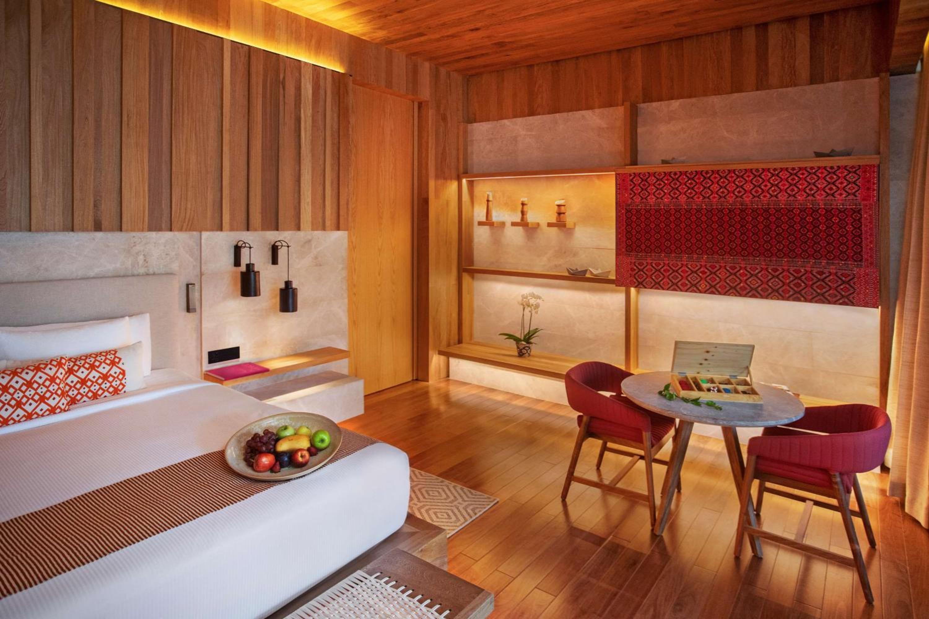 Oceanfront Veranda Pool Suite - King - Photo 2