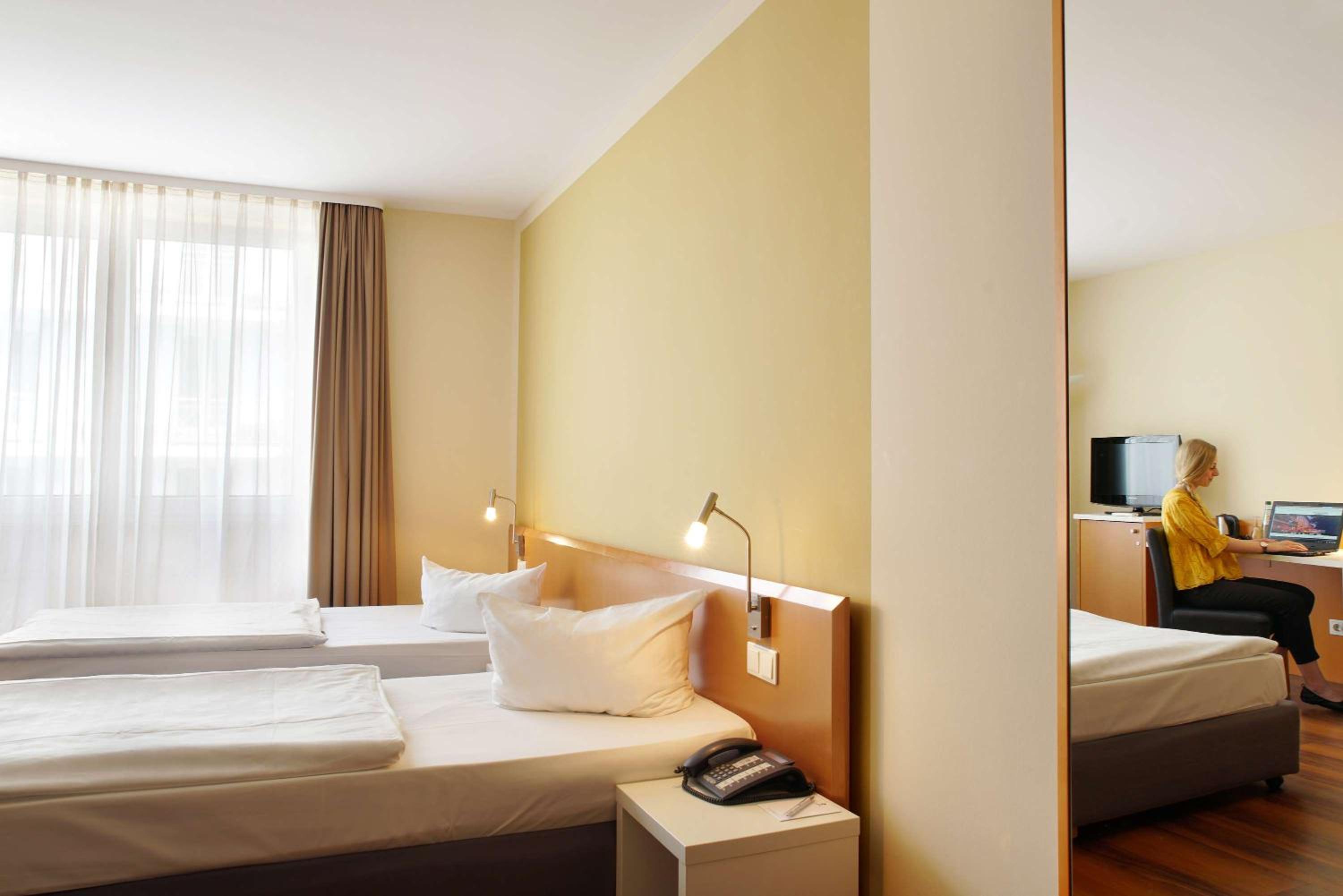 Business Twin Room - Photo 5