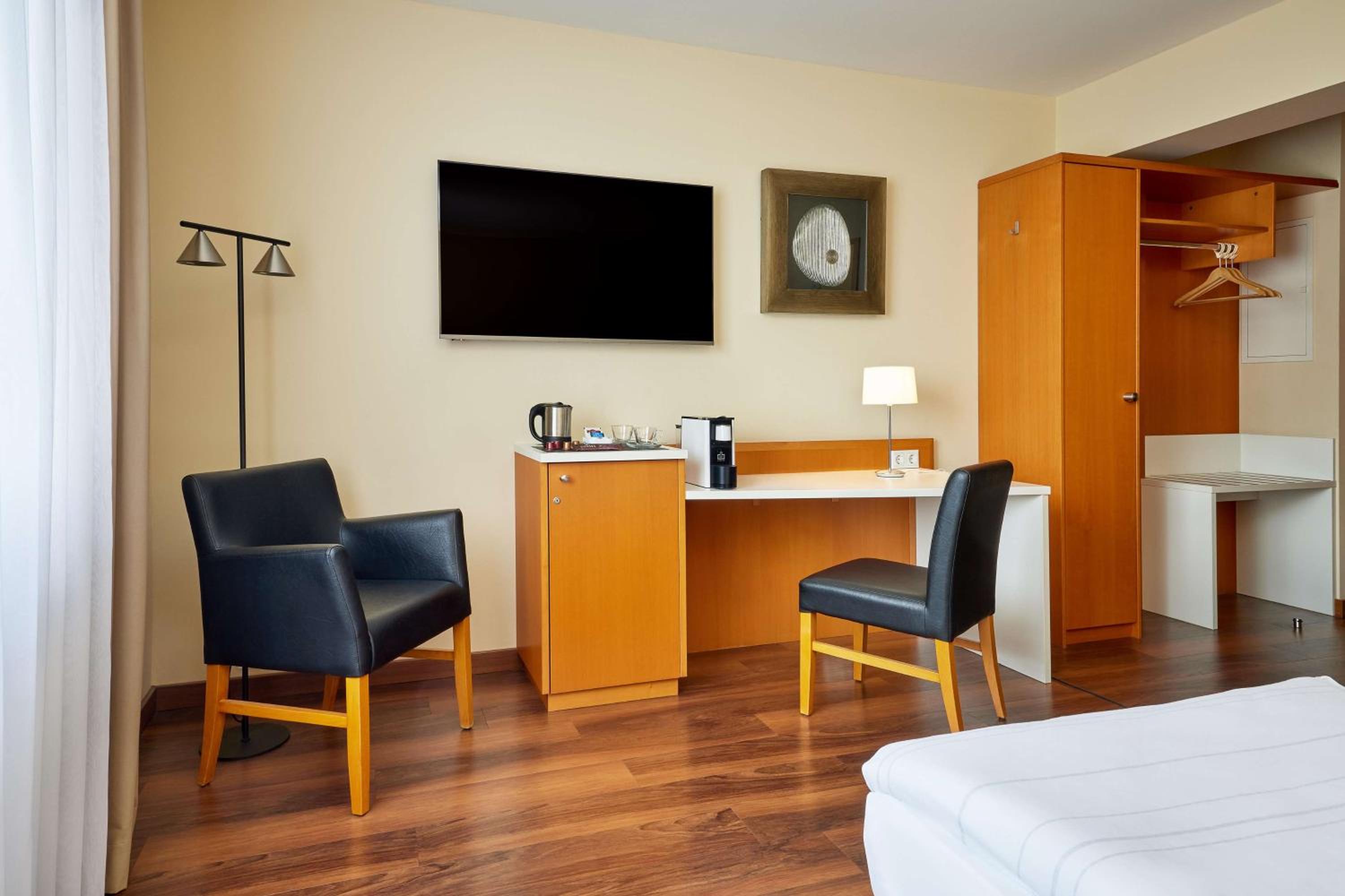 Standard Double or Twin Room - Photo 2