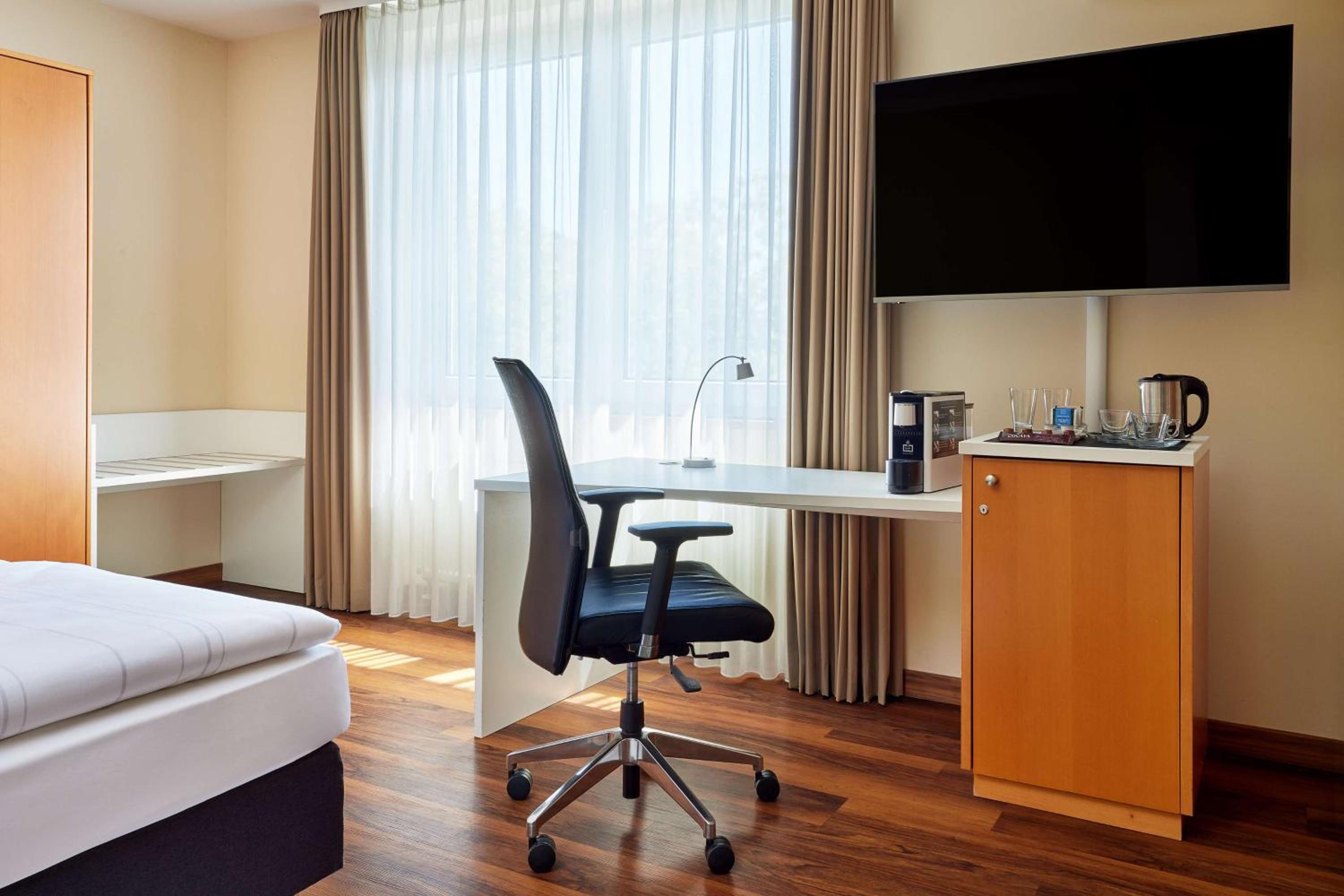 Business Queen Room - Photo 4