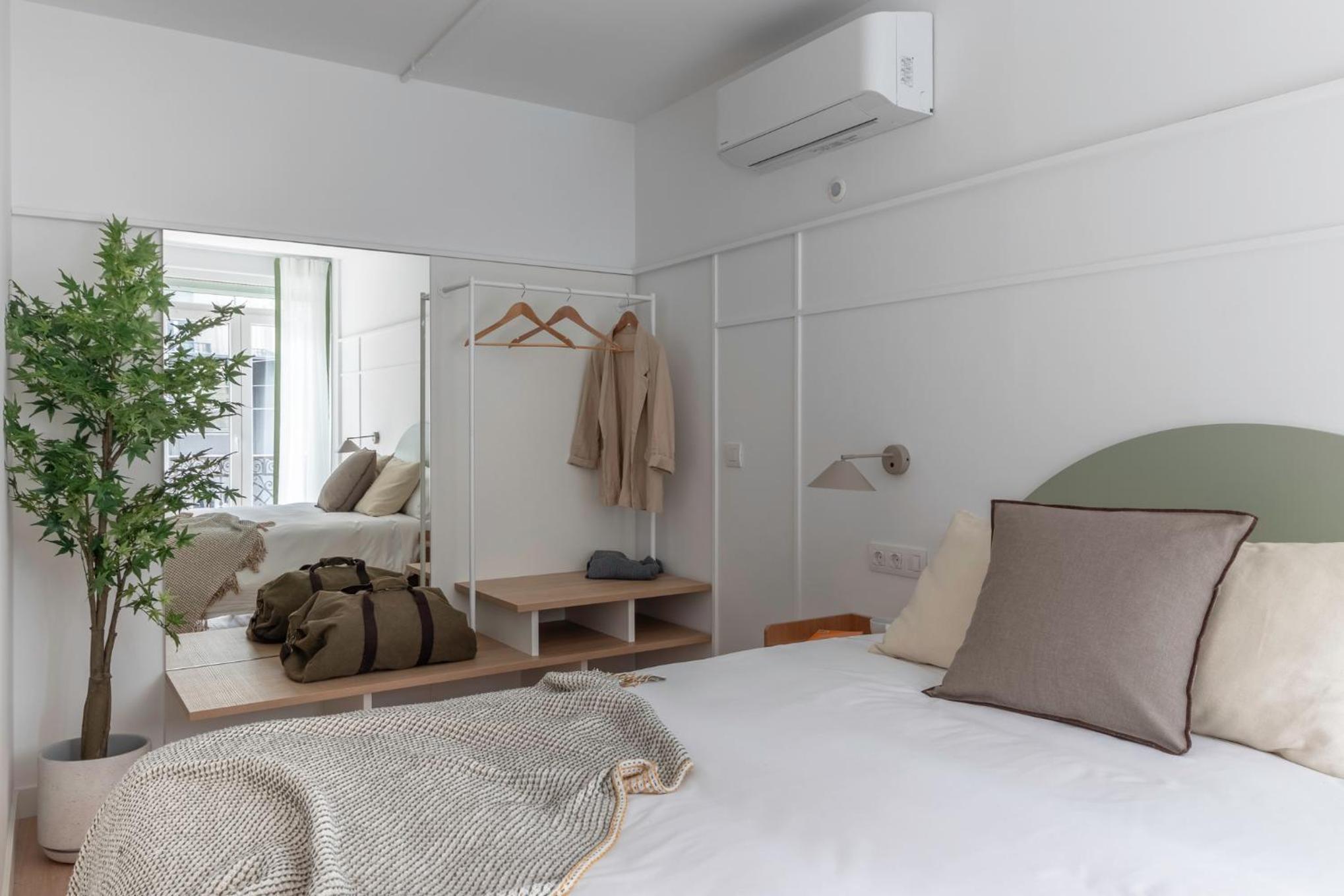 Apartment with Balcony - Photo 9