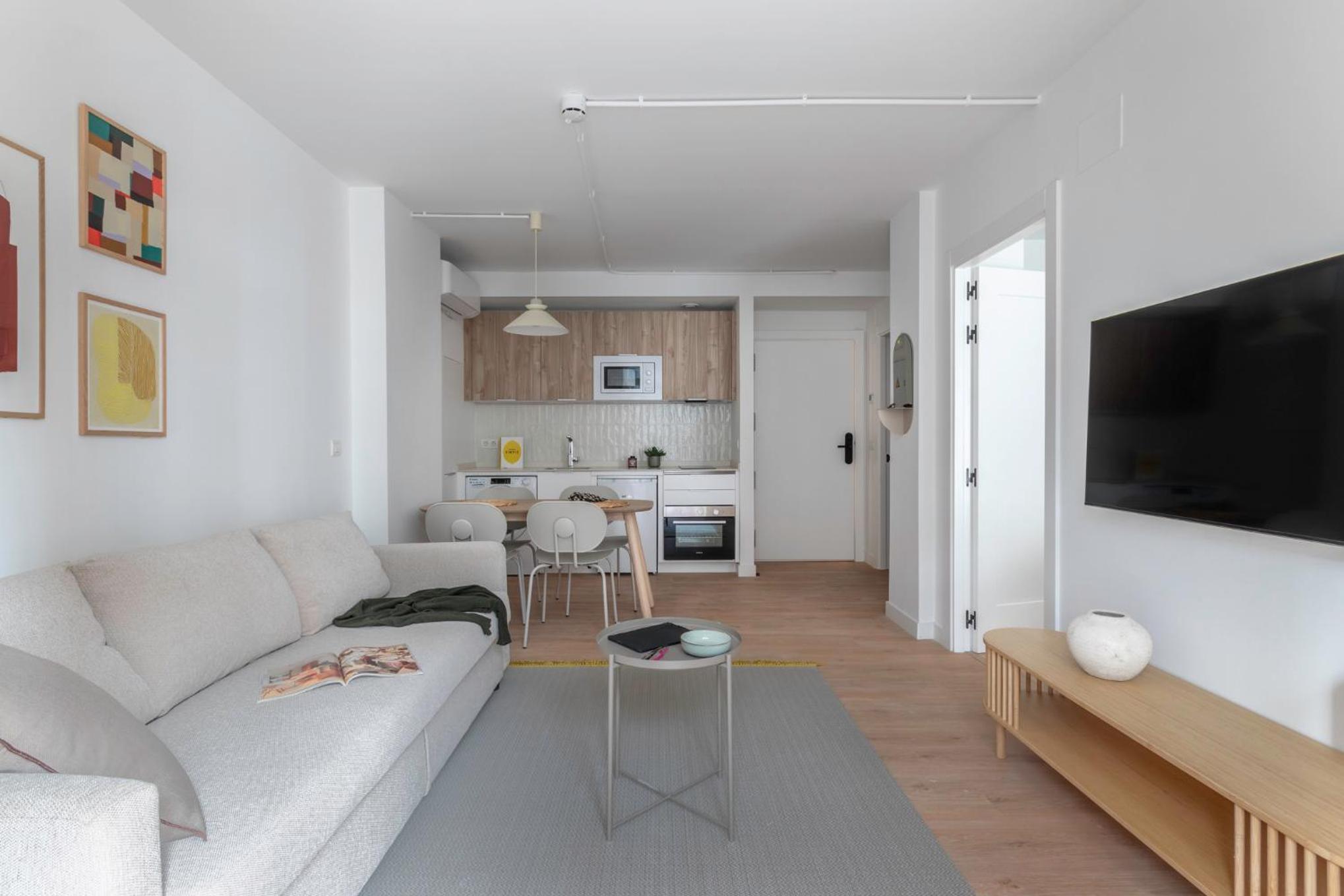 Apartment with Balcony - Photo 8
