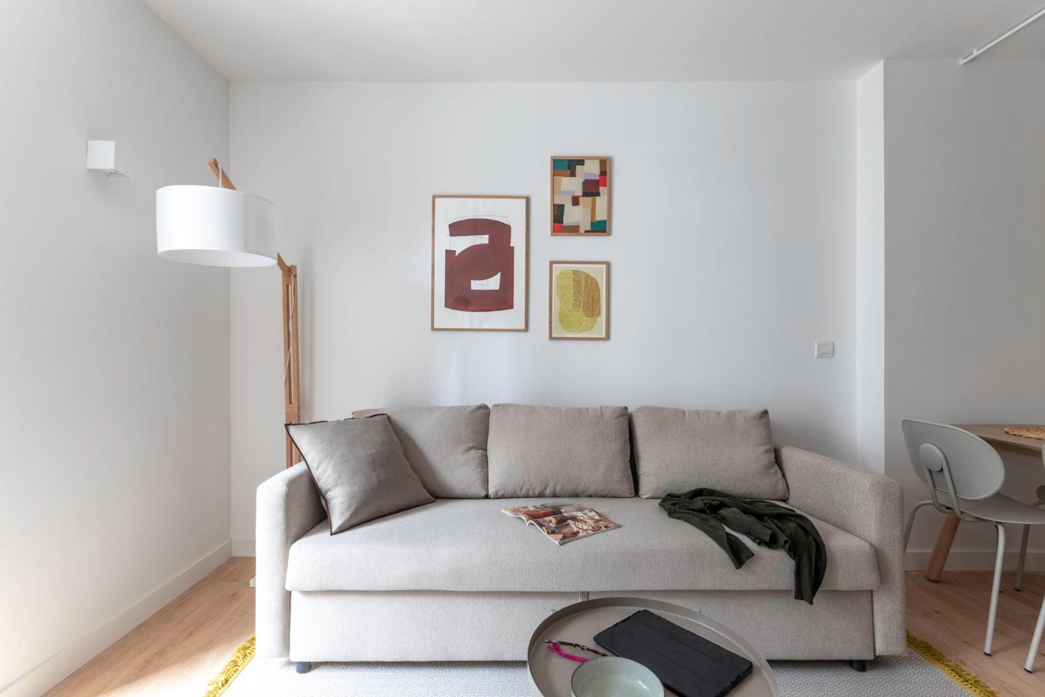 Apartment with Balcony - Photo 2