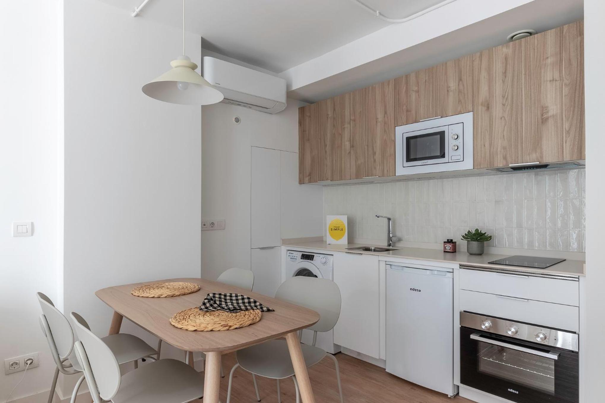 Apartment with Balcony - Photo 3