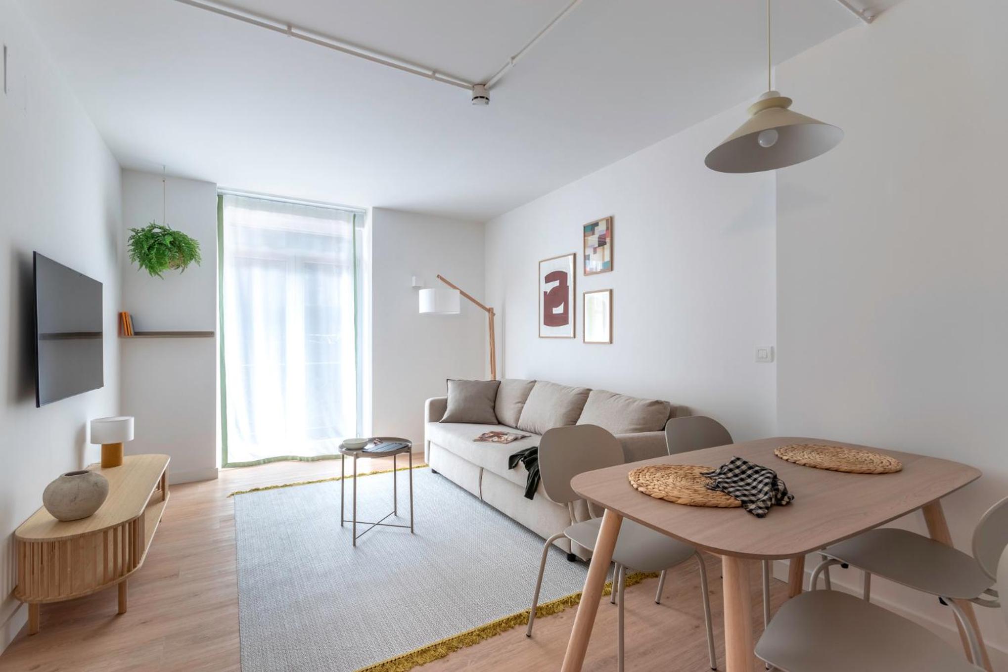 Apartment with Balcony - Photo 7