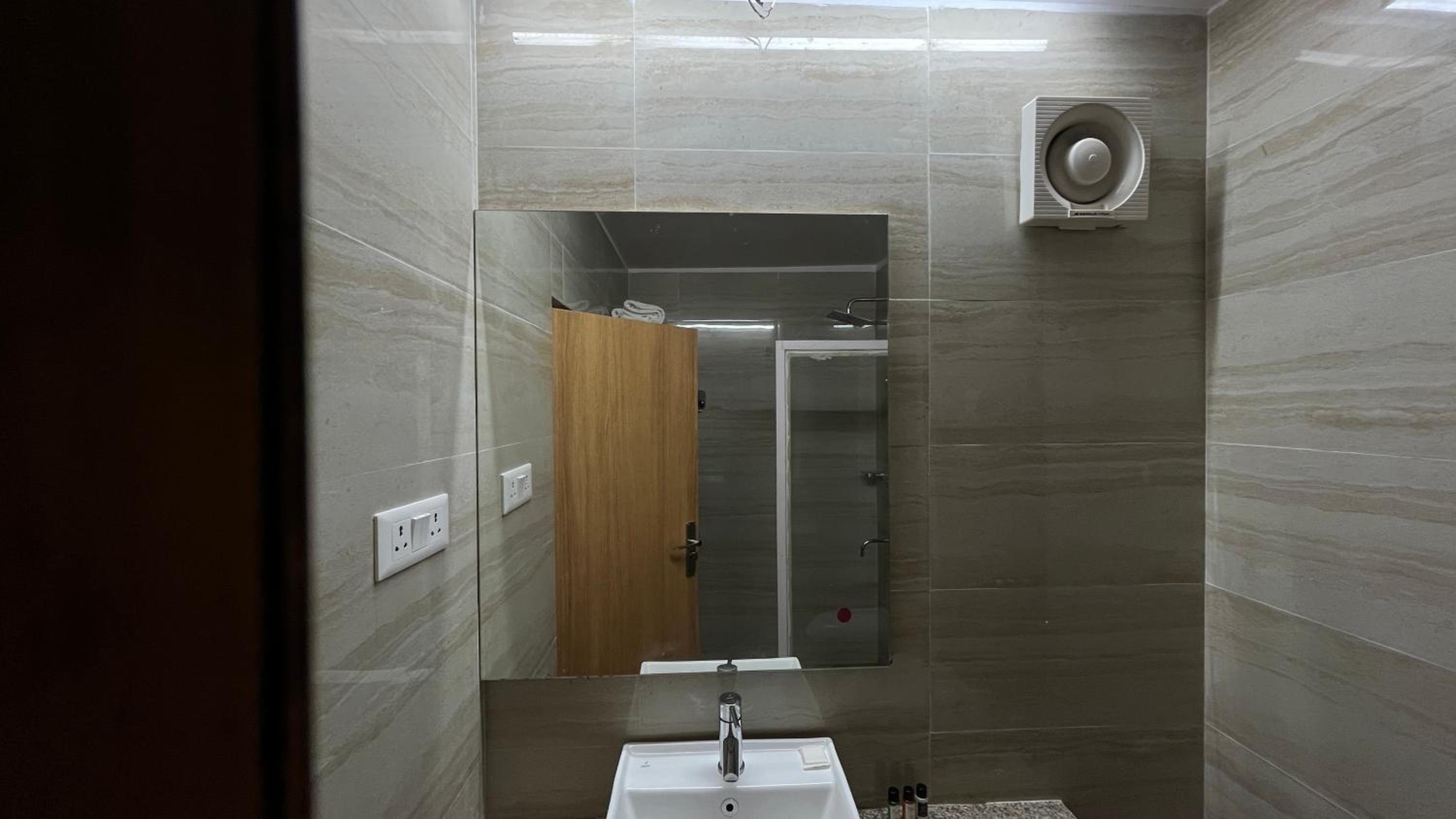 Suite - Photo 9