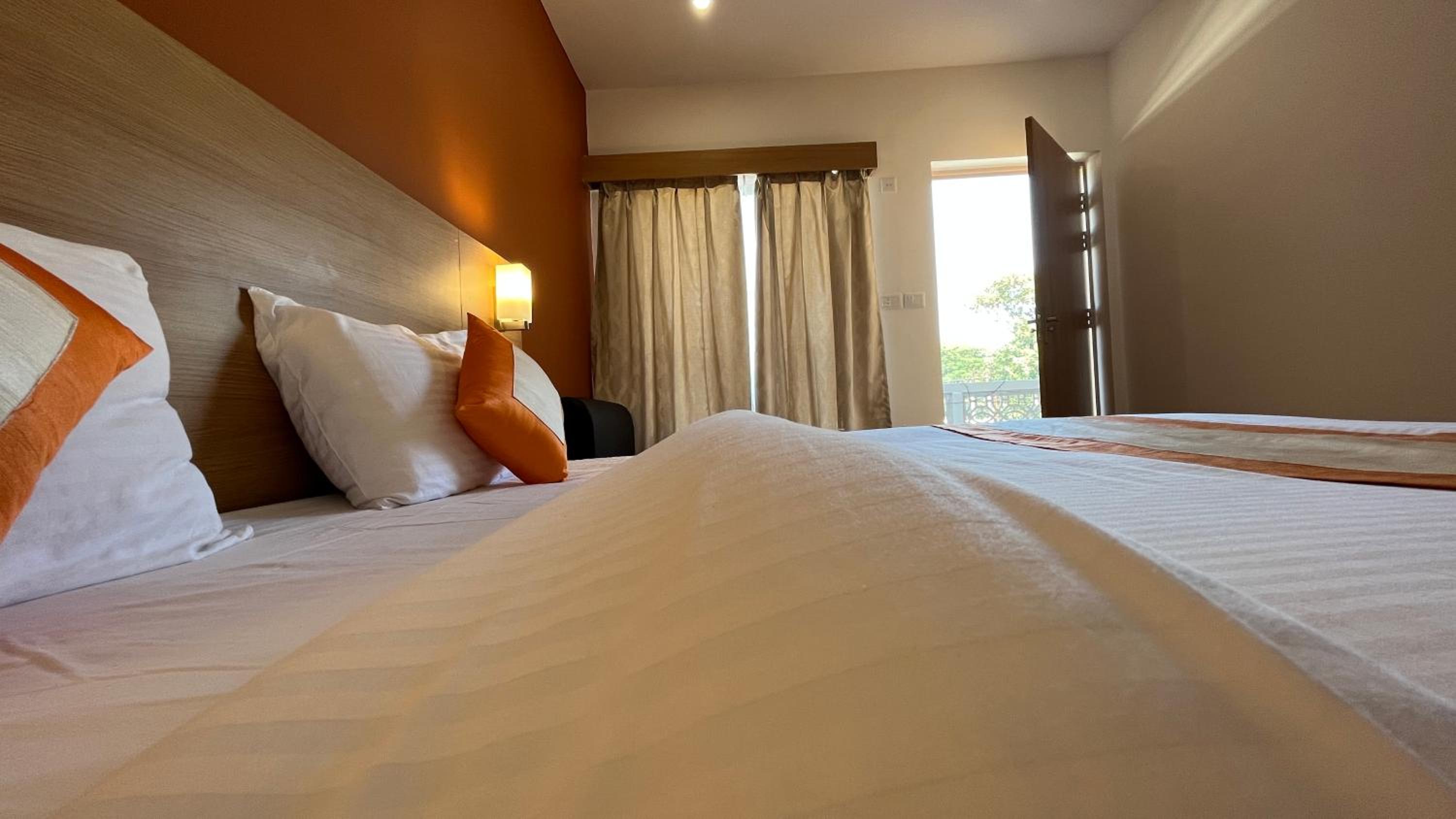 Deluxe Room - Photo 3