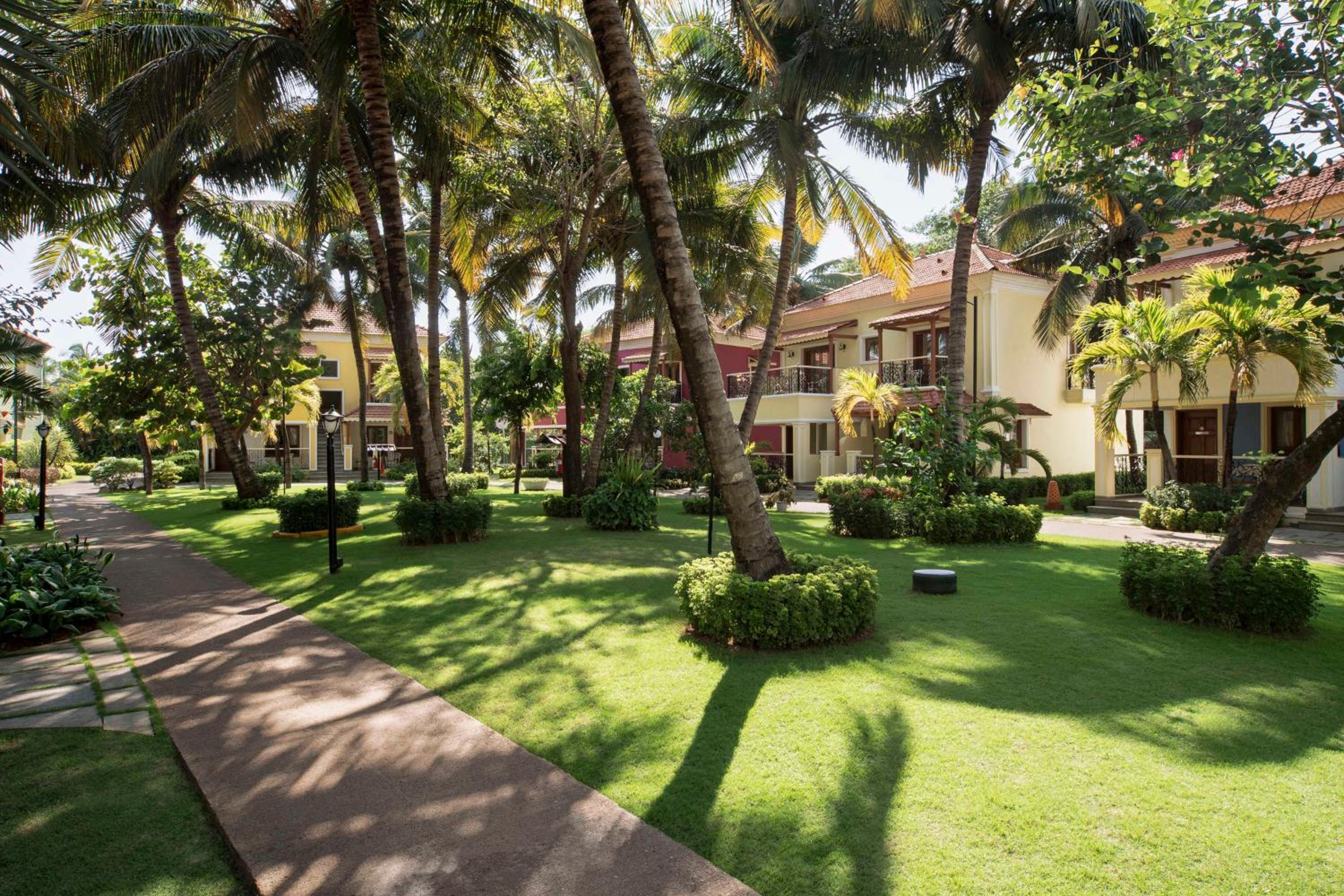 Radisson Suite with Balcony, Bathtub, Living room & Garden view  - 10% Discount of Food & Beverages and SPA, 1 Goan Wine Bottle photo 2
