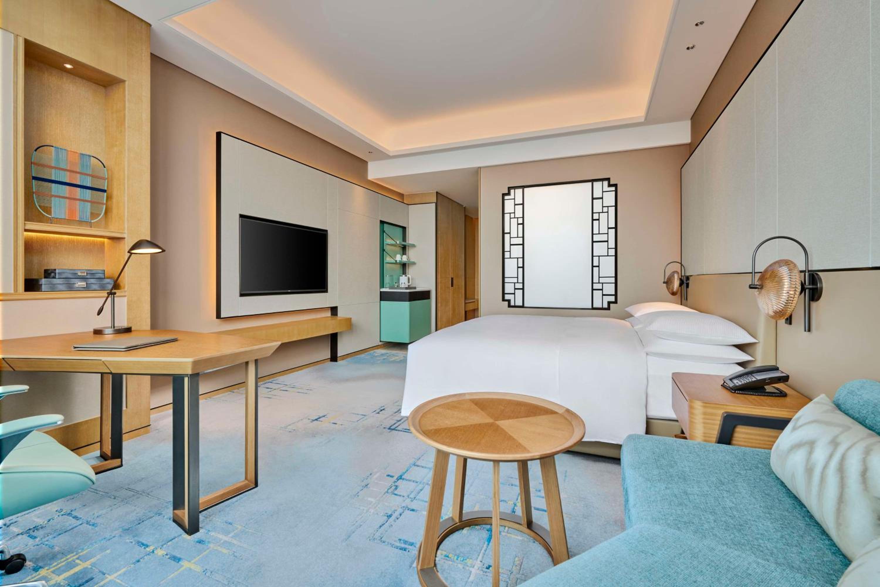 Deluxe King Room - Photo 4