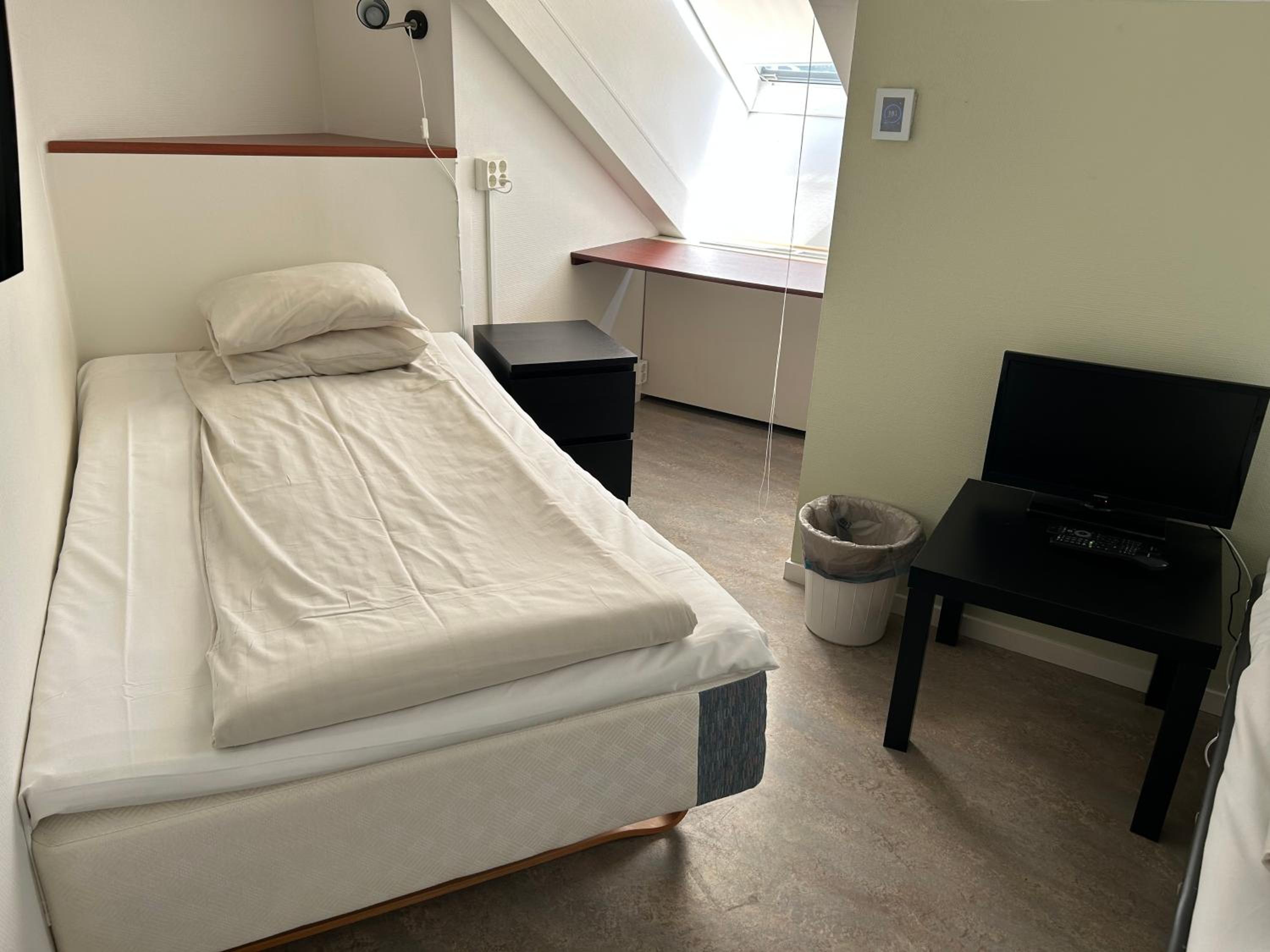 Single Room with Sofa Bed photo 3