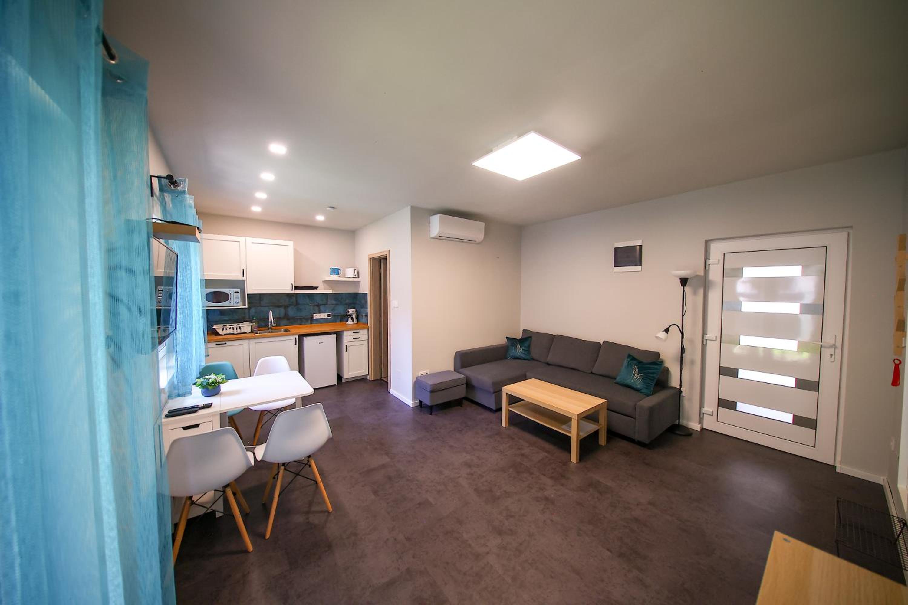 One-Bedroom Apartment photo 1