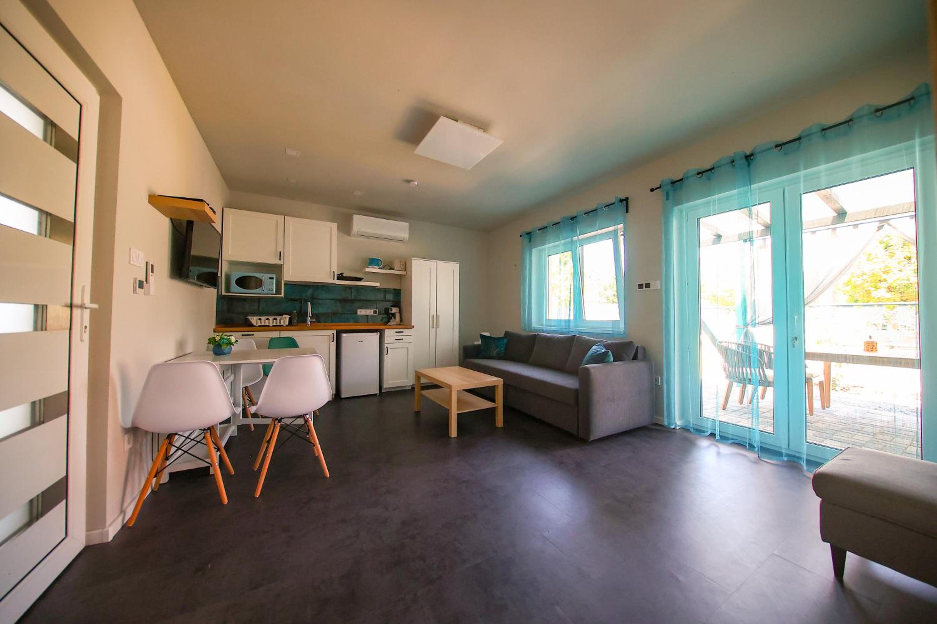 One-Bedroom Apartment photo 1