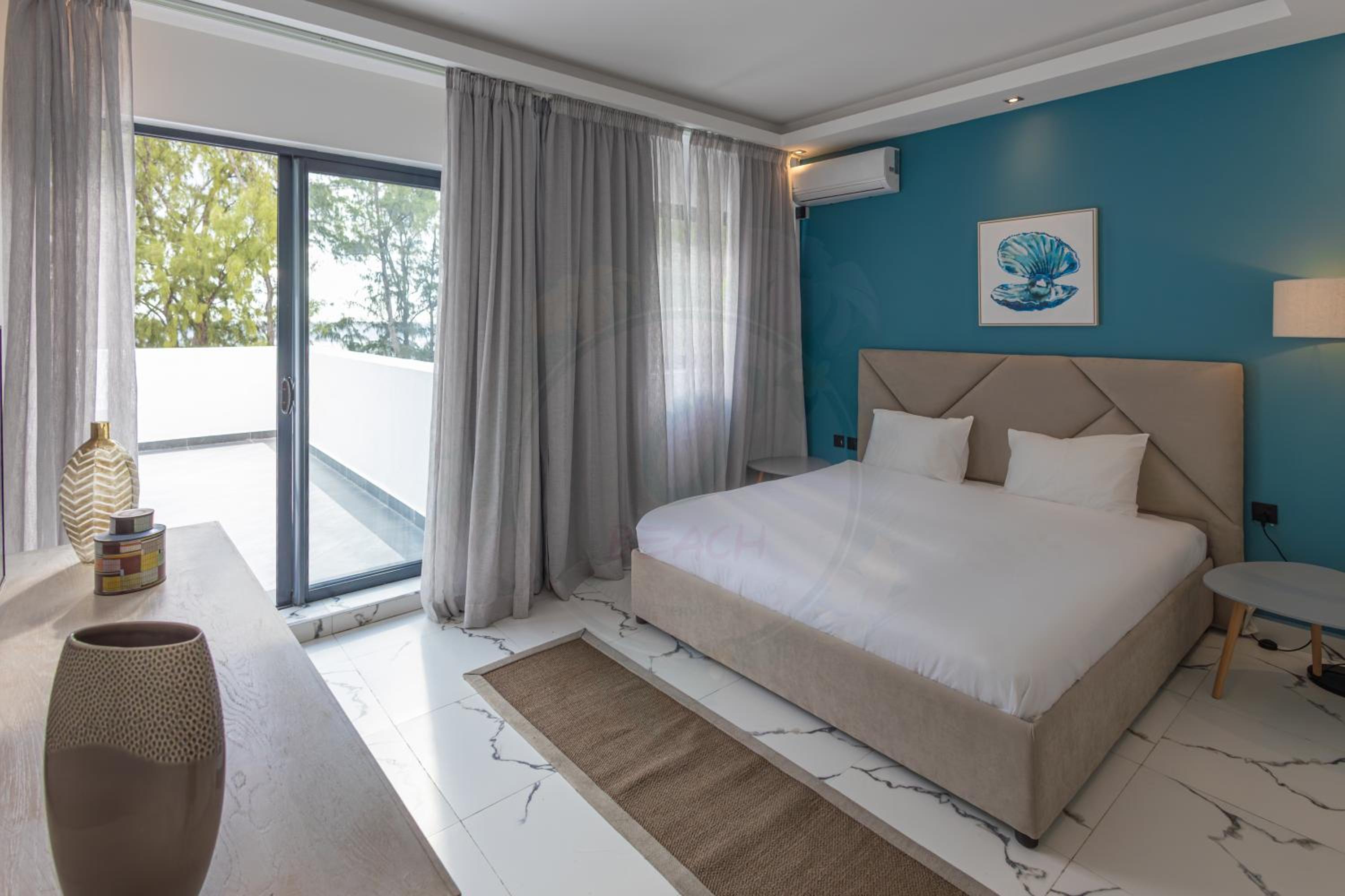 Studio with Balcony