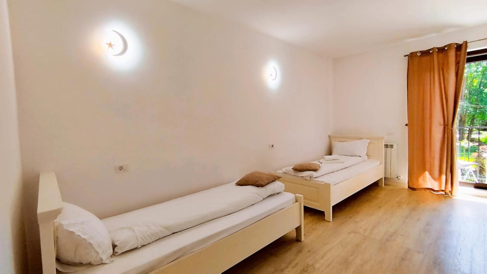 Apartment with Balcony - Photo 2