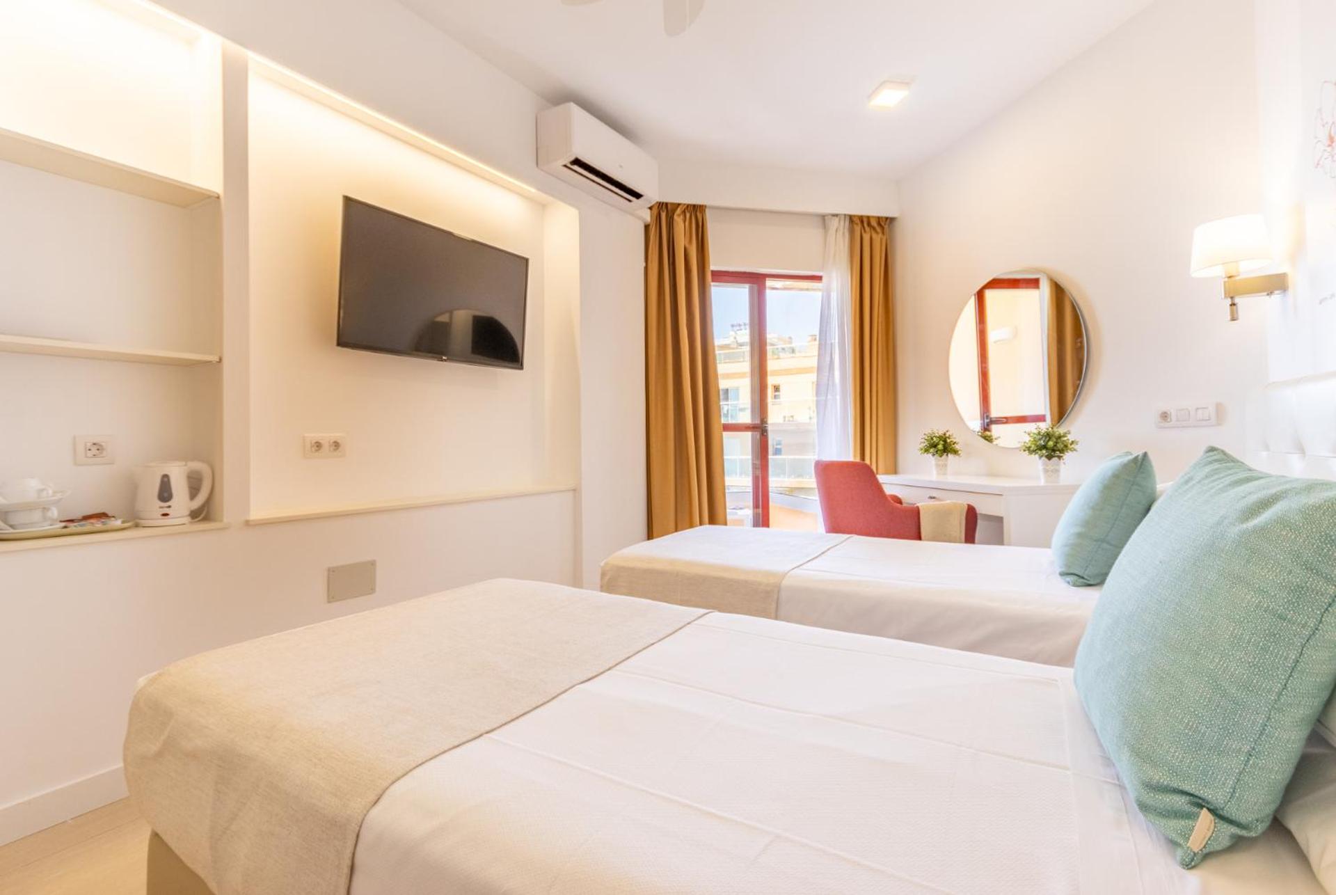 Double or Twin Room - Photo 4