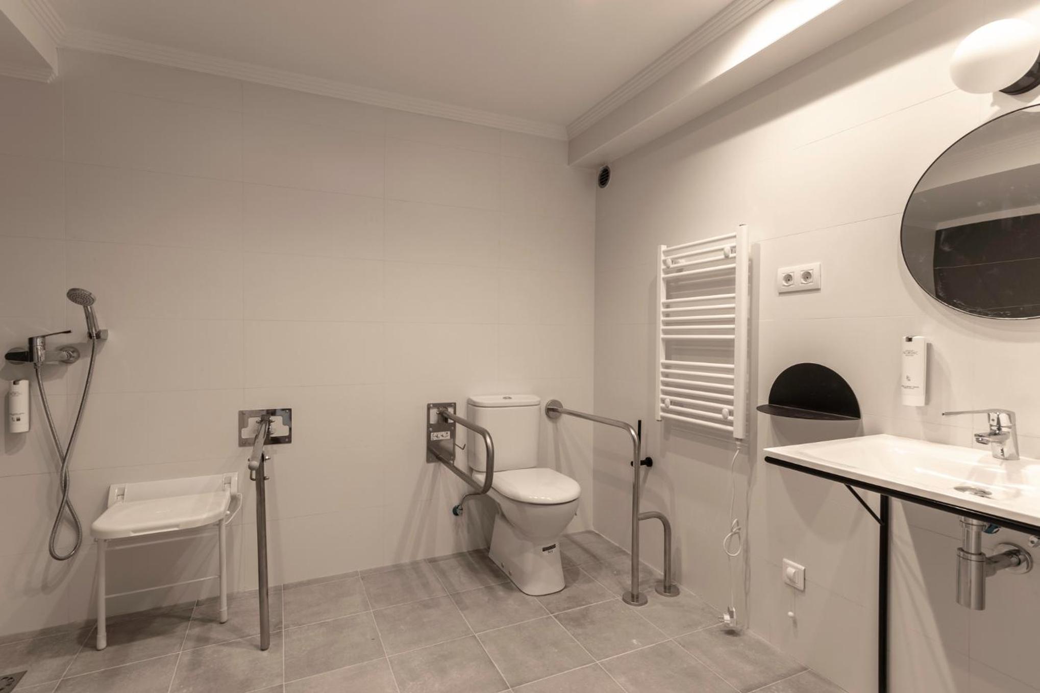 One-Bedroom Apartment - Photo 5