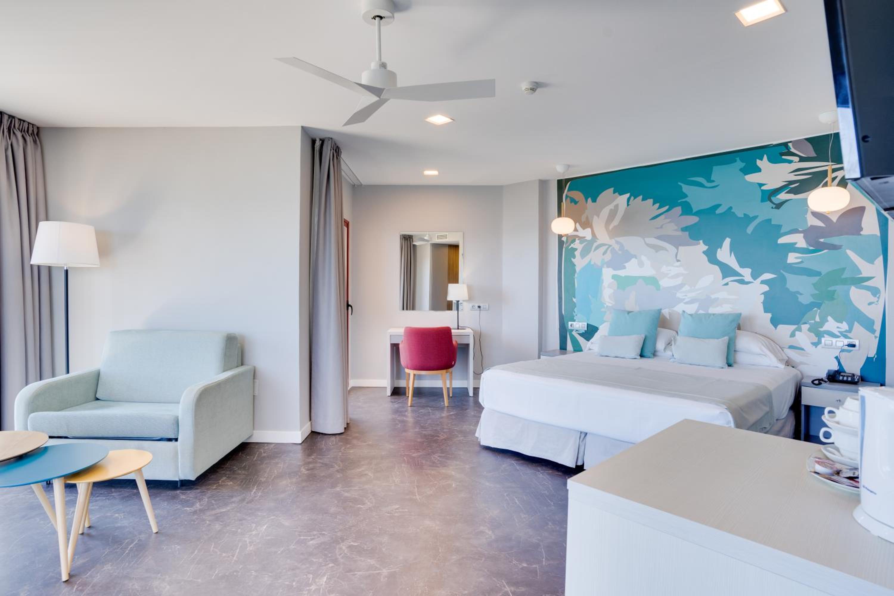Junior Suite with Frontal Sea View - Photo 2